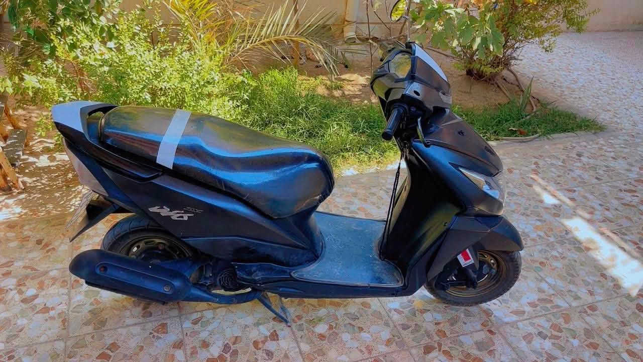سلام عليكم عدنه هاي الهونده واحد او عشرين لاالبيع الدراجي كلش نضيفه او جاهزه امليون او ميه  او هاذه رقمي ***********
