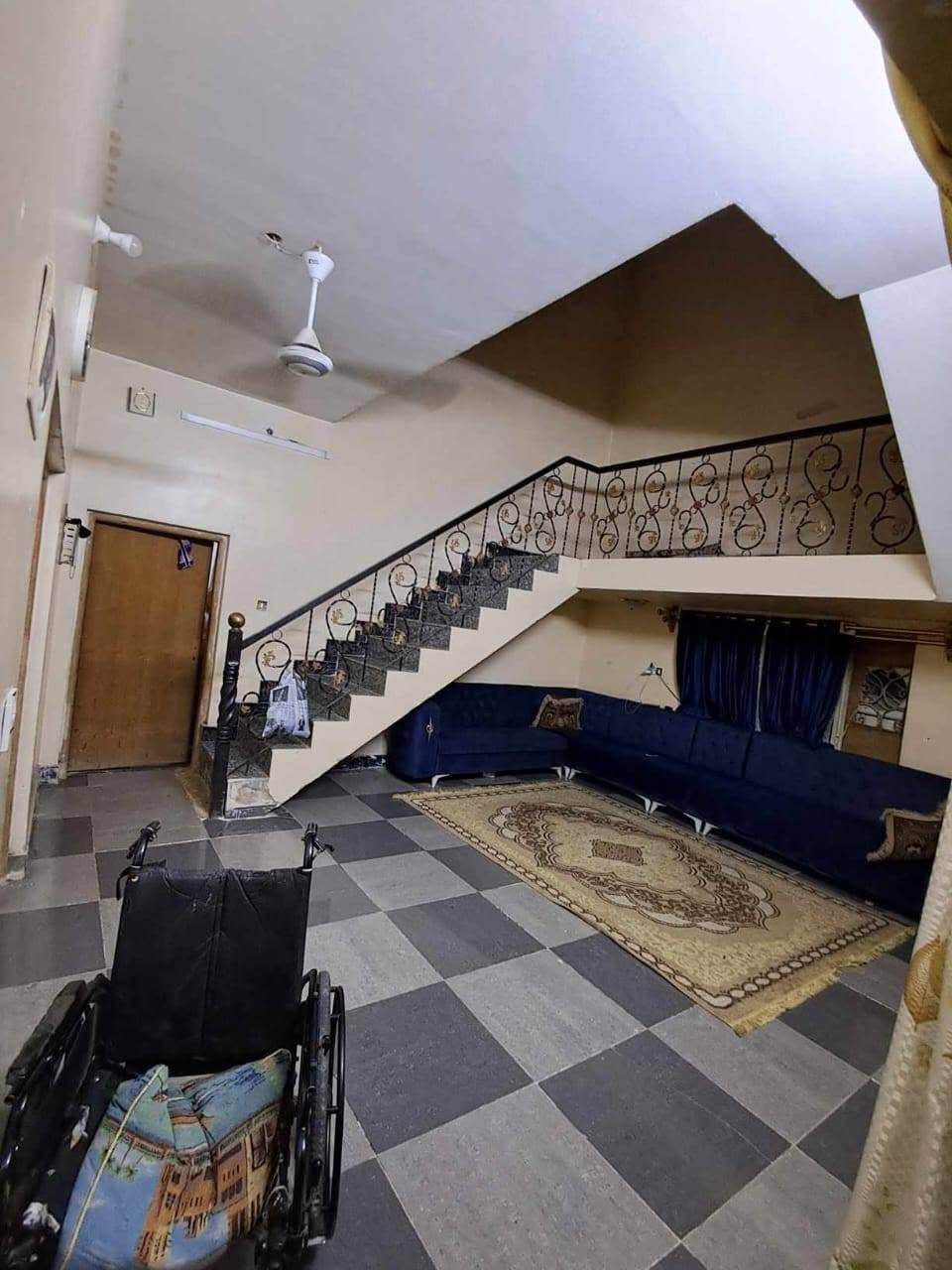 عقار لبيع منطقه الشبانات فرع بانزين خانه اول بيت عله ايدك ايسر  عقد 117

مساحه750.بناء 250باقي حديقه خلف بيت امام بيت  يتكون بيت صاله استقبال غرفه  سويت 

استفسار اكثر اتصل   ابو محمد  ‎***********
