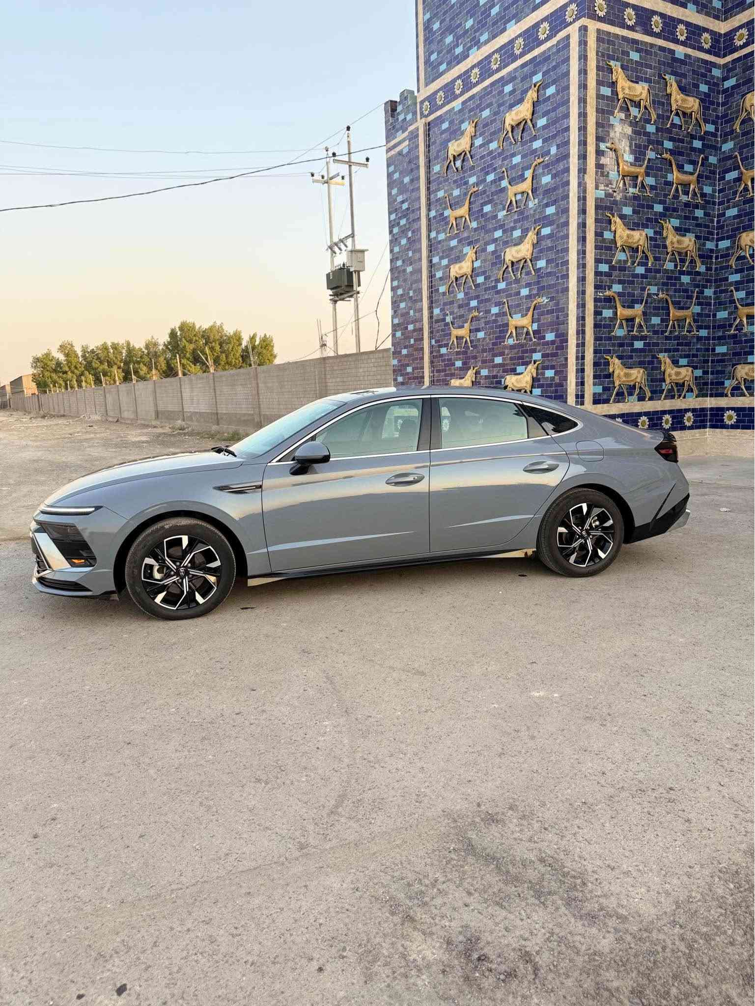 HYUNDAI SONATA 2024🇺🇸🇺🇸🇺🇸
حادث السياره دعاميه فقط
مكفوله من التعديل والبارد والتبديل والصبغ
 رقم اربيل تريد وكاله تحويل     
تسجيل جديد 
وترقيم جديد
مكينه2500  GDi
لون سمنتي مميز🩶🩶🩶
المواصفات 
بصمة دخول ذكي  
تحكم ستيرن 
رادار امامي مع تحديد مسار 
رادار خلفي 
رادار جانبي 
اوتو ستوب خلفي 
اوتو ستوب امامي 
شفتات ستيرن 
كشنات كهرباء وفول ايرباك 
كير تعليك 
حساس فتح جنطة الخلفية 
تشغيل عن بعد 
نظام خروج عن المسار 
نظام قيادة ذاتيه 

اوتو هولد 
هندبريك بصمة 
انظمة قياده  
كاربلي يدعم كافة الانظمة الهاتف 

كامرة خلفية دوارة
ويلكب حجم ١٨انج

نقط عمياء 
مراية داخليه تعتيم تلقائي 
شاشة تبريد تحكم كله لمس 
للاستفسار
واتساب اوالاتصال***********
السعر 189 قفل قفل
مكان السياره بغداد زيونه بغداد, العراق
