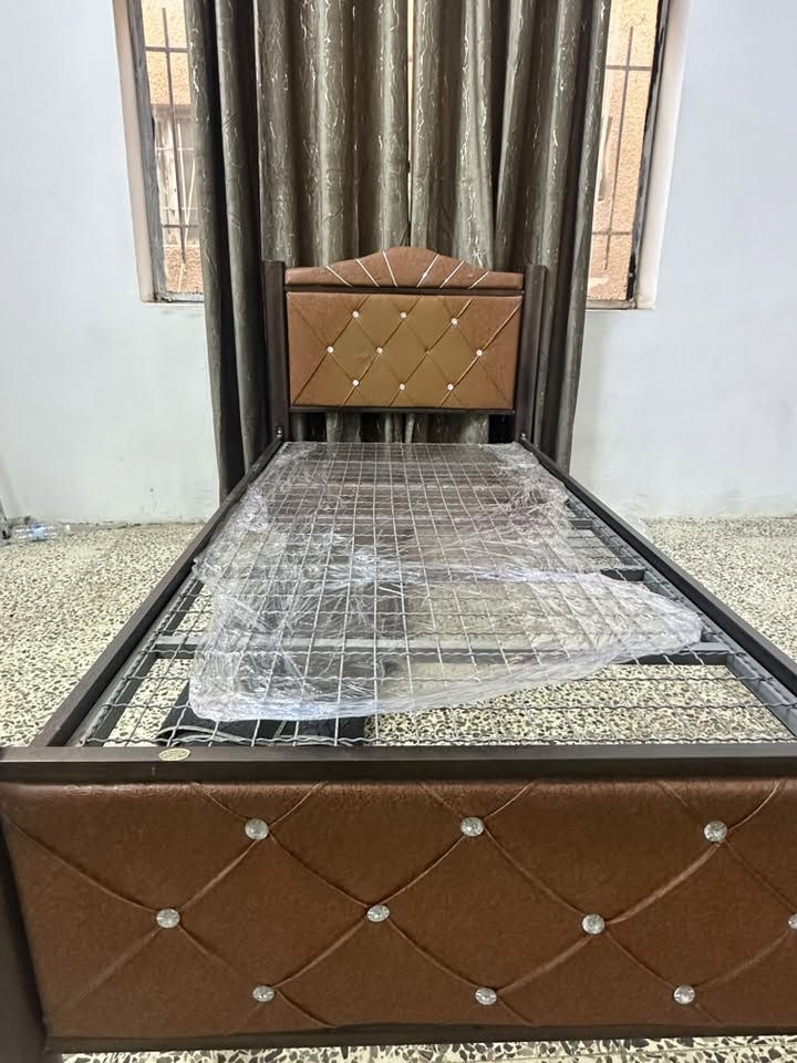 غراض مستعملة للبيع
كاونتر سنك وملحق 
جرباية نفر حديد اصلية
طباخ ٤ عيون 
كلهن شلعة وحدة ب٢٠٠

***********
