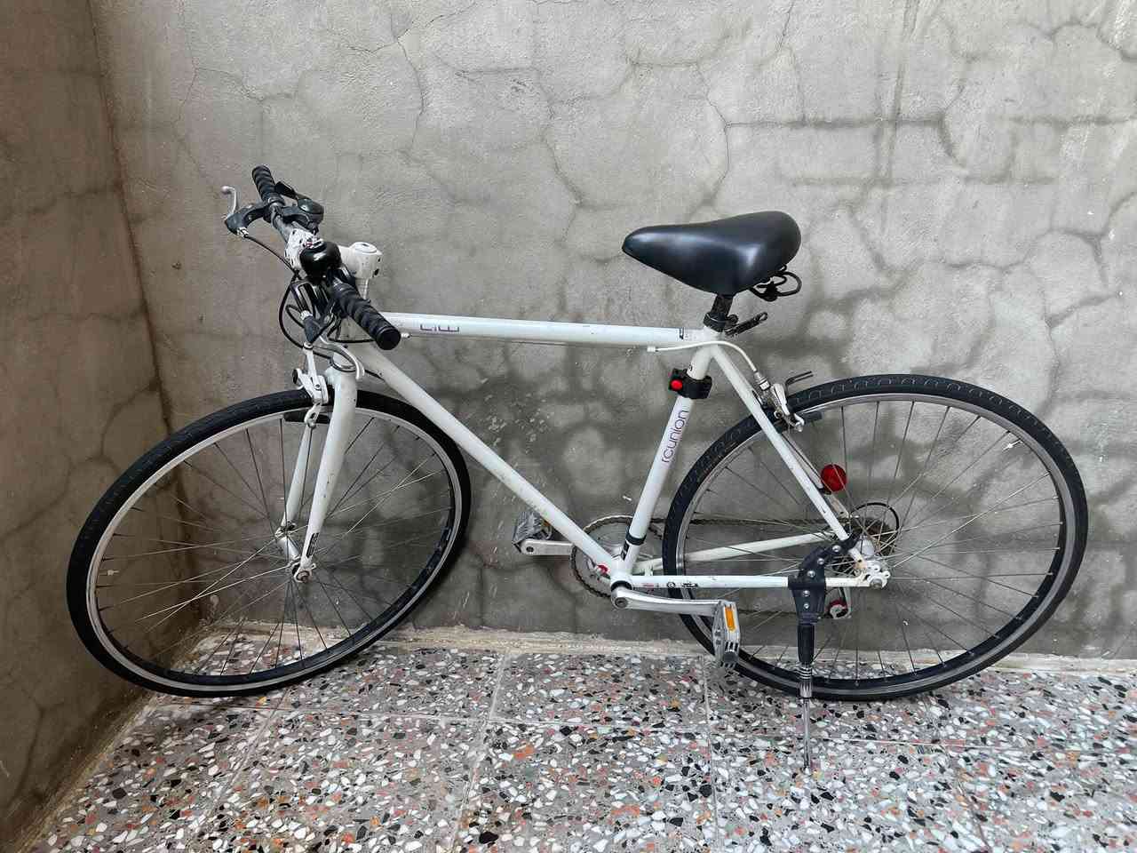 السلام عليكم
باسكل للبيع c700

‏الباسكل كلش نضيف 

حجمه 42

مكاني بغداد: حي الجامعه

سعر: 90 وبي مجال

الاستفسار : ***********
