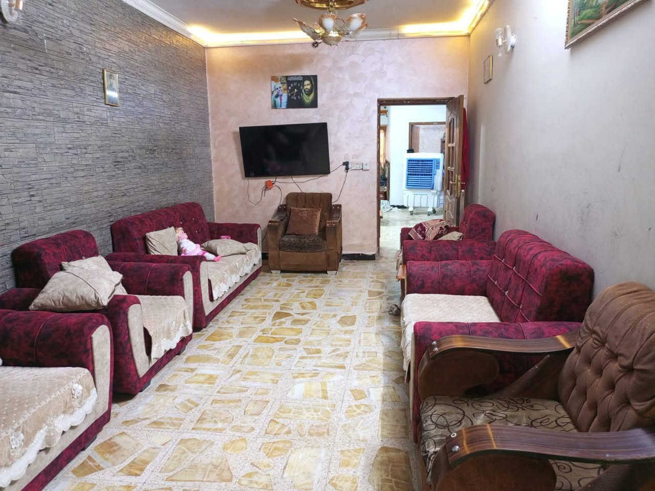 بيت للبيع – بغداد / الحرية
📍 الموقع: قرب أسواق مريومة
📐 المساحة: 180 متر
🏠 الطابق الأول:

صالة واسعة

حولي

غرفة

صحيات

🏡 الطابق الثاني:

3 غرف نوم

حولي

صحيات

🔹 تفاصيل إضافية:

موقع مميز وقريب من الخدمات

البيت جاهز للسكن

📞 للاستفسار: ***********

فرصة لا تفوتك – مباشرة من المالك ✔️
