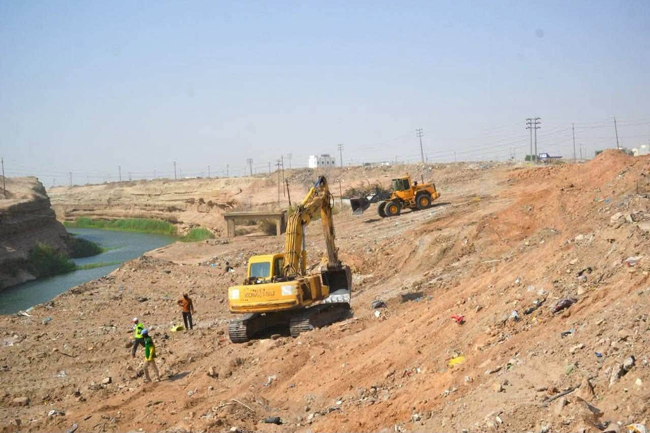 أعمال إنشاء الشارع (30) في حي الإشراق
​ تستمر الكوادر الفنية بالمباشرة بمشروع إنشاء شارع (30) في حي الإشراق ضمن حدود مديرية بلدية الحبانية.
​تتواصل الأعمال اليوم المتمثلة بـ القطع والتسوية الترابية،  المشروع محال بعهدة شركة الطريق المميز للمقاولات العامة   المدة الزمنية  لتنفيذ المشروع 180 يوماً،
