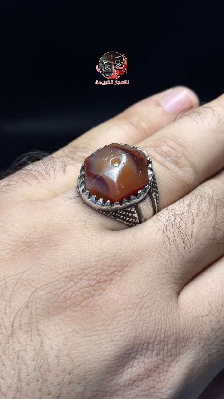 اللهم صلِّ على محمد وآل محمد 🤍
❤️ عقيق يماني دركة عباسية ملاكط
خامة يمانية مميزة بلمسة تراثية أصيلة، ذات حضور راقٍ وجمال استثنائي ✨
💎 صياغة يدوية متقنة
📏 المقاس: 20

📞 ***********
