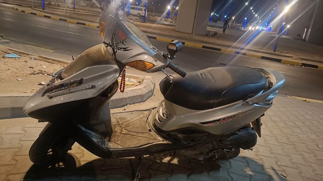 يالله دراجة بريز ياباني لايت ناصي
كابريتر  سرعة ١٤٠ شلعه معدل  ☢️
الدشبول مايشتغل  مكينه نضيفة 🛵
لاتبخير ولا تنقيص ولا نضوح  ✅✅
كفراتها نضافهن ٨٠ بل ١٠٠ ✅ 
لايت عالي ناصي سماعه خارجية بلوتوث 📍
.. نقصها فقط جامة بكلايت الخلفي فقط..
دراجة نكره سلف خير من الله 
📍العنوان بغداد _ المشتل
