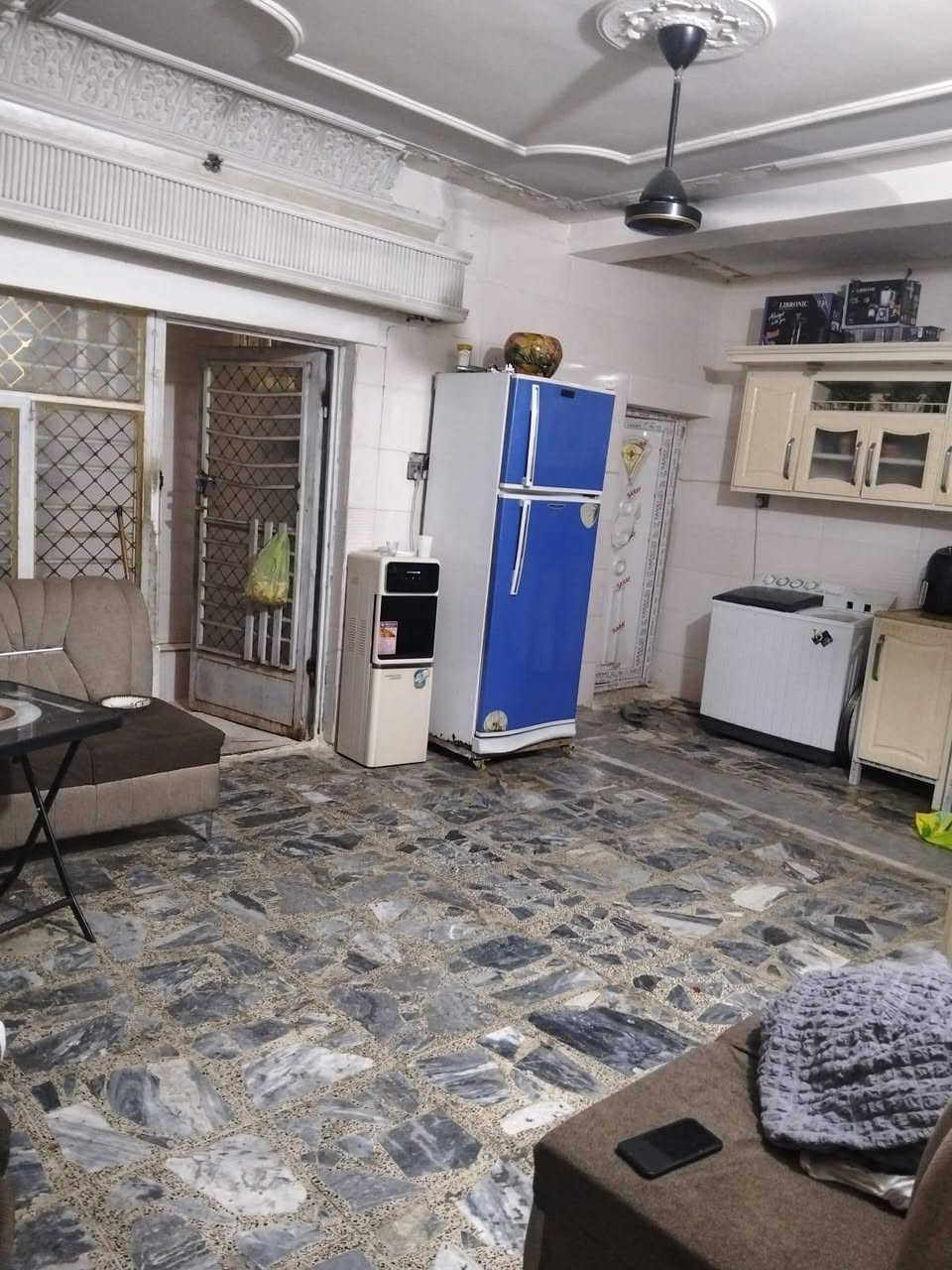 🏡 عقار كلاسيك مسلح للبيع – موقع مميز
📍 الموقع: الطالبيه – محلة 323
📐 المساحة: 227 م²
📏 الواجهة: 8 م
📏 العمق: 30 م
🏢 البناء: طابقان
🛏️ عدد غرف النوم: 4
🛣️ عرض الشارع: 20 م
🚶 الرصيف: 5 م

✨ عقار كلاسيك، مسلح ونظيف، يتميز بموقع ممتاز ومناسب للسكن والاستثمار.

📞 للاستفسار ومزيد من التفاصيل:
يرجى مراجعة مكتب الأمان للعقار أو الاتصال على:
***********
