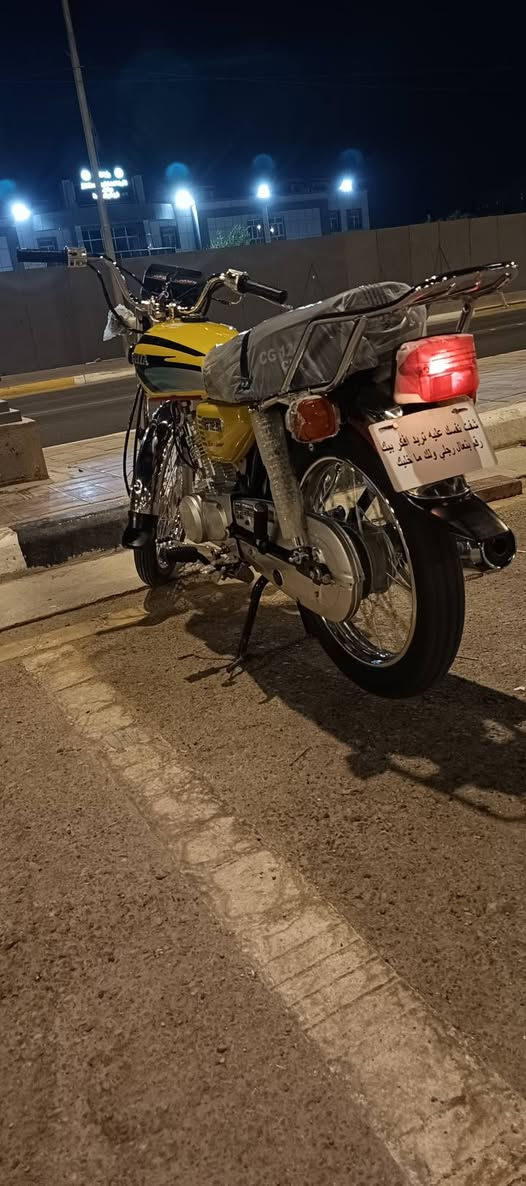 السلام عليكم دراجه اربعه قير للبيع موديل 26 طالعه بال 27 لون الاصفر السعر 750 والشراي يتدللعنواني كربلاء قرب مجمع سيد اسماعيل***********

نص مكتوب في الصور:
- شفت نفسك عليه تريد أفكر بيك
- رقم بنعال رجلي ولك ما خليك