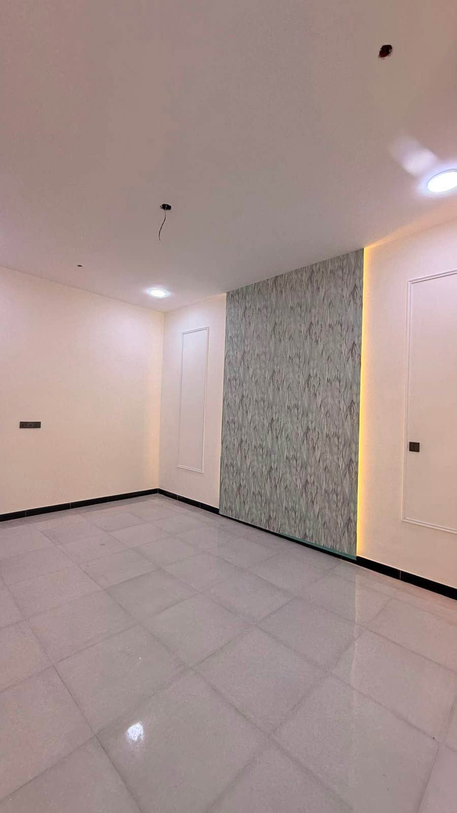 🏠 إعــــلان | إعــــلان | إعــــلان 🏠

✨ يعلن مكتب عقارات المهندس  ✨
━━━━━━━━━━━━━━━━━━

🏡 دار للبيع – مساحة 150 متر

🔹 تفاصيل الدار:
• 2 منام
• صالة كبيرة
• غرفة استقبال
• منور
• مطبخ
• صحيات داخلية وخارجية
• بناء بلوك
• بناء جديد – تسليم مفتاح 🔑

💡 متوفر كافة الخدمات:
✅ ماء
✅ كهرباء
✅ إنترنت ضوئي
✅ إنارة
✅ موقع مميز

📍 الموقع:
الجزيرة – خلف الشارع العام
خلف المحلات التجارية مباشرةً

📜 جنس العقار:
ملك صرف زراعي
سند 25 و23
باسم المكتب حصراً

💰 السعر: 115 مليون
💬 ويوجد مجال بسيط للتفاوض

━━━━━━━━━━━━━━━━━━
🏢 عنوان مكتب عقارات المهندس ***********📲 0

🌟 مكتب عقارات المهندس البصرة, العراق
