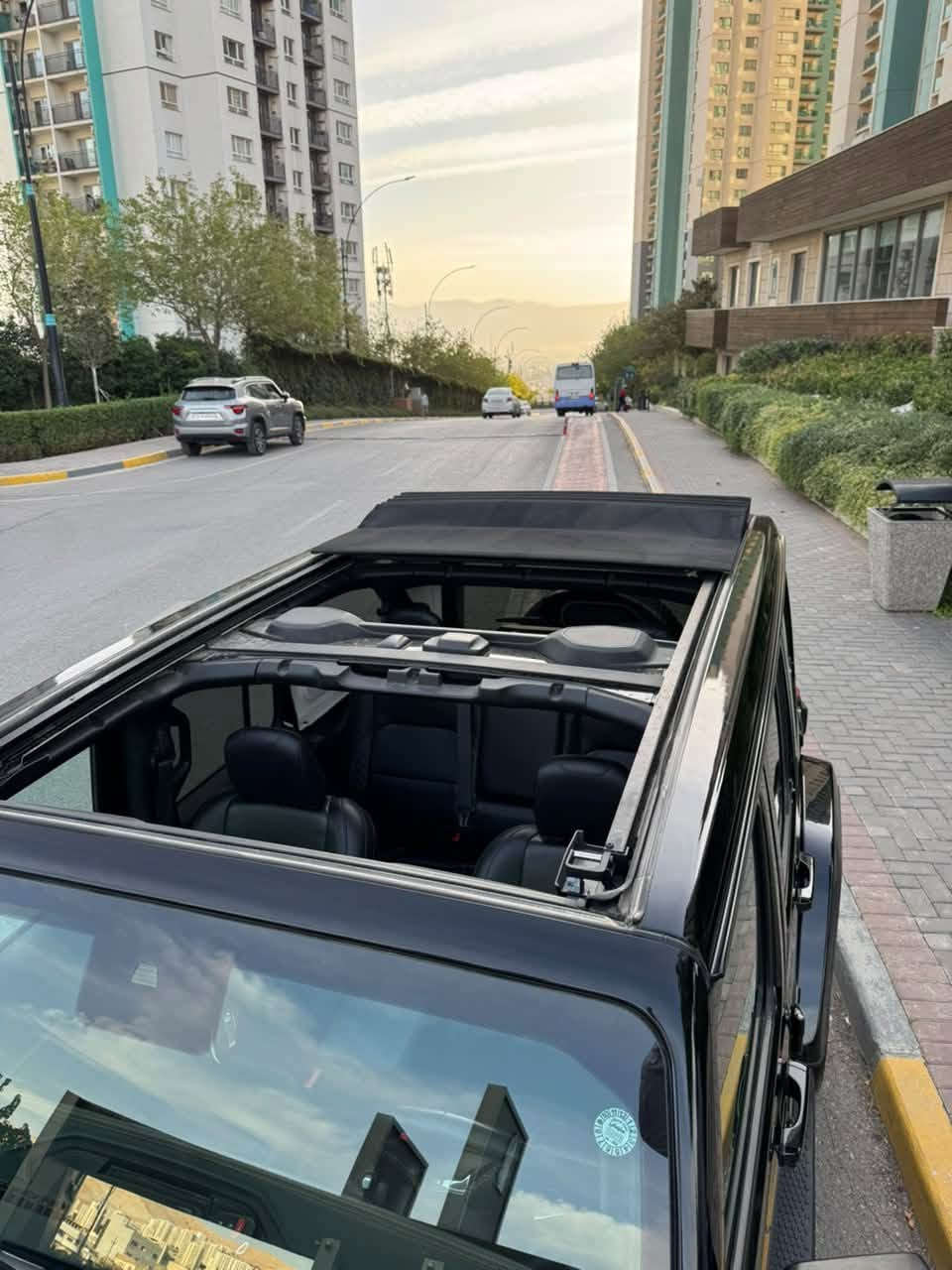 جيب رانجلر • أسود • ٢٣٠٠٠ ميل