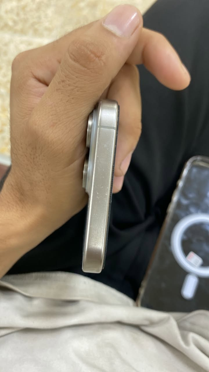 ايفون ١٥ برو ماكس جهاز مكفول كفاله نضافه ١٠٠ 💯 كلشي موضح كدامك والشخط بالبدايه الصوره هاي الزكه مماثره ولا واحد بالميه جهاز استخدام شخصي اليعجبه يتصل واتساب فقط ***********
