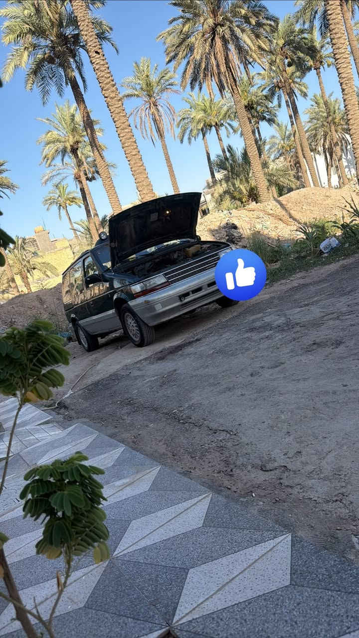 للبيع كلايزر بليموث 94 نظيفة السيارة وداخلها نظيف جداً مكينة 3000 كالوبر مكفولة السيارة تبريد شغال يحتاجلها صدر رقم نجف بأسمي تحويل السعر 45 وبيها مجال مكاني بغداد الدورة 
***********
