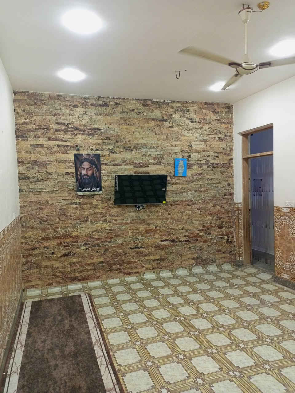دار للبيع مساحه (120م)  واجهة (6م)  نزال (20م)
موقع الدار  اليوسفيه حي الشهداء شارع الوسطاني ماقبل المنتزه ثاني قطعه عن الشارع 

نوع الملكيه (طابو ملك صرف) 

خصوصيه الدار مدخلين 

① صاله ضيوف (5×6) م 

②مدخل الحولي (1×6)م

③ حولي جداً واسع + لمطبخ  (6×5)م

④منور الدار (2×2)م

⑤لصحيات الداخيله غربي شرقي (2×2)م

⑥غرفه منام (6×4)م

⑦صحيات خارجيه (1×1)م  شرقي فقط 

(لطابق لثاني) 

①حولي جداً واسع  (6×5)م

②غرفه منام  (6×6) م 

③صحيات  (2×2) نقص فقط السيراميك 

④صطح خلفي (6×4) م 

⑤بيتونه طابق ثالث (5×4)م +صطح طابق ثالث

للاستفسار اتصل 

*********** +واتساب
