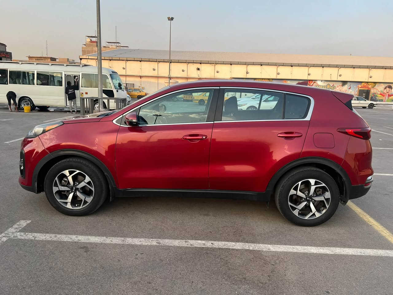 السلام عليكم سبورتج م 2020أمريكي حادث بنيد وباب تبديل   تحكم ستيرن جهتين رادار جانبي وامامي مري شفط كشن كهرباء ويل كروم شاشة كبيرة كامرة خلفية تبريد قطعتين ثلج ماشية 81ميل  مانع انزلاق نظام ايكو اقتصاد بانزين نضام صعود فور ويل ونزول جبال مكينة 2400 كير مكينه بشرط سيارة جاهزة كل نقص ملاحضة قبق مكينة مفتوح 
مابيها السعر ١٢٨بيها مجال بسيط 
***********العنوان بغداد الرصافة #رقم بغداد تحويل ثاني يوم
