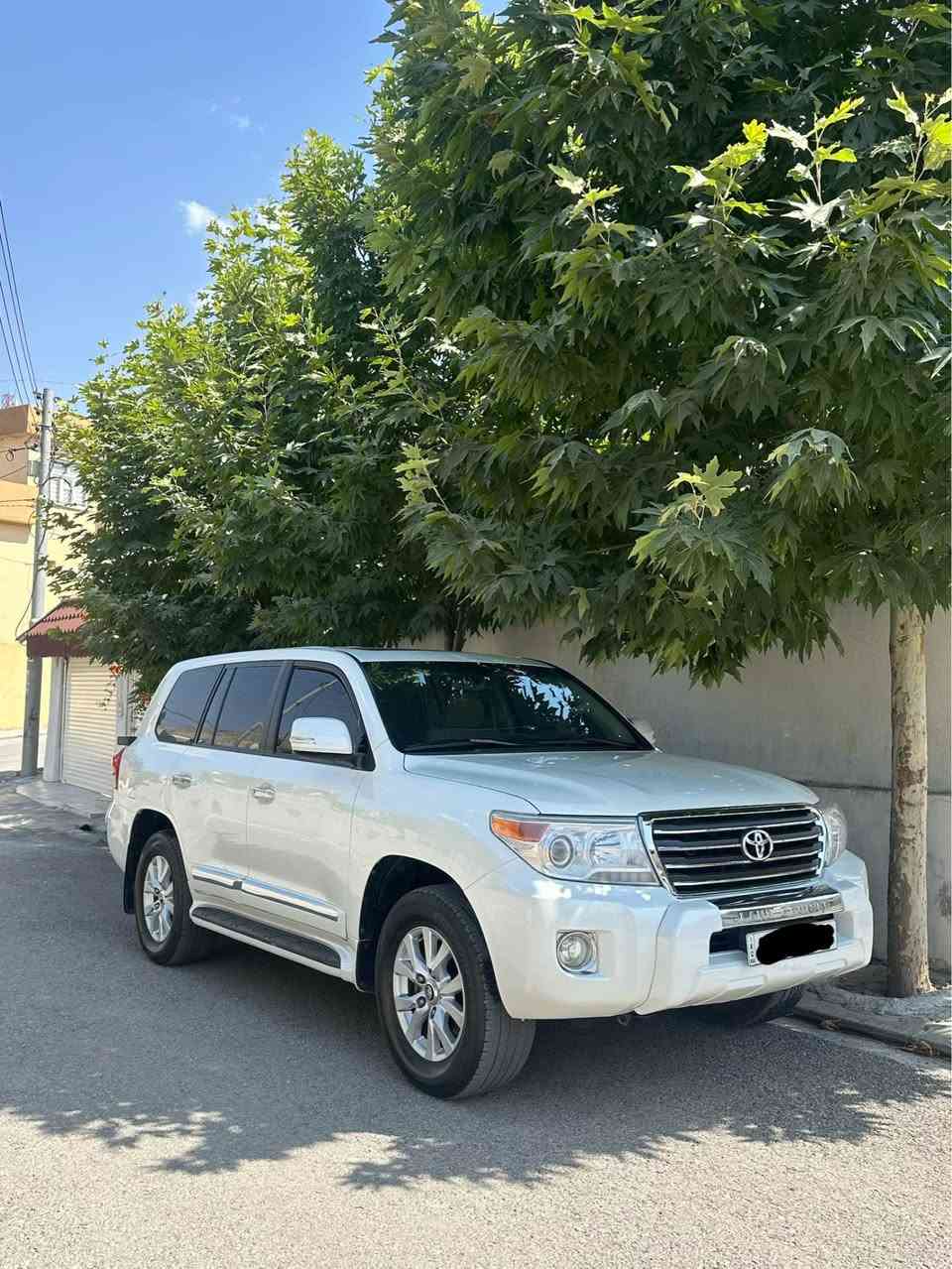 Toyota Land Cruiser 2014 
مواسفات سلايت و بسمه و سلاجه 
ناو زه رد 
دوو ده ركه ى بوياغه بى ليدران 
گير و مكينه ى نه كرايته وه به شه رت 
رقم و سنوى نويىه 
سعرى ٣٠٨$ و مجال 
*********** أربيل, العراق
