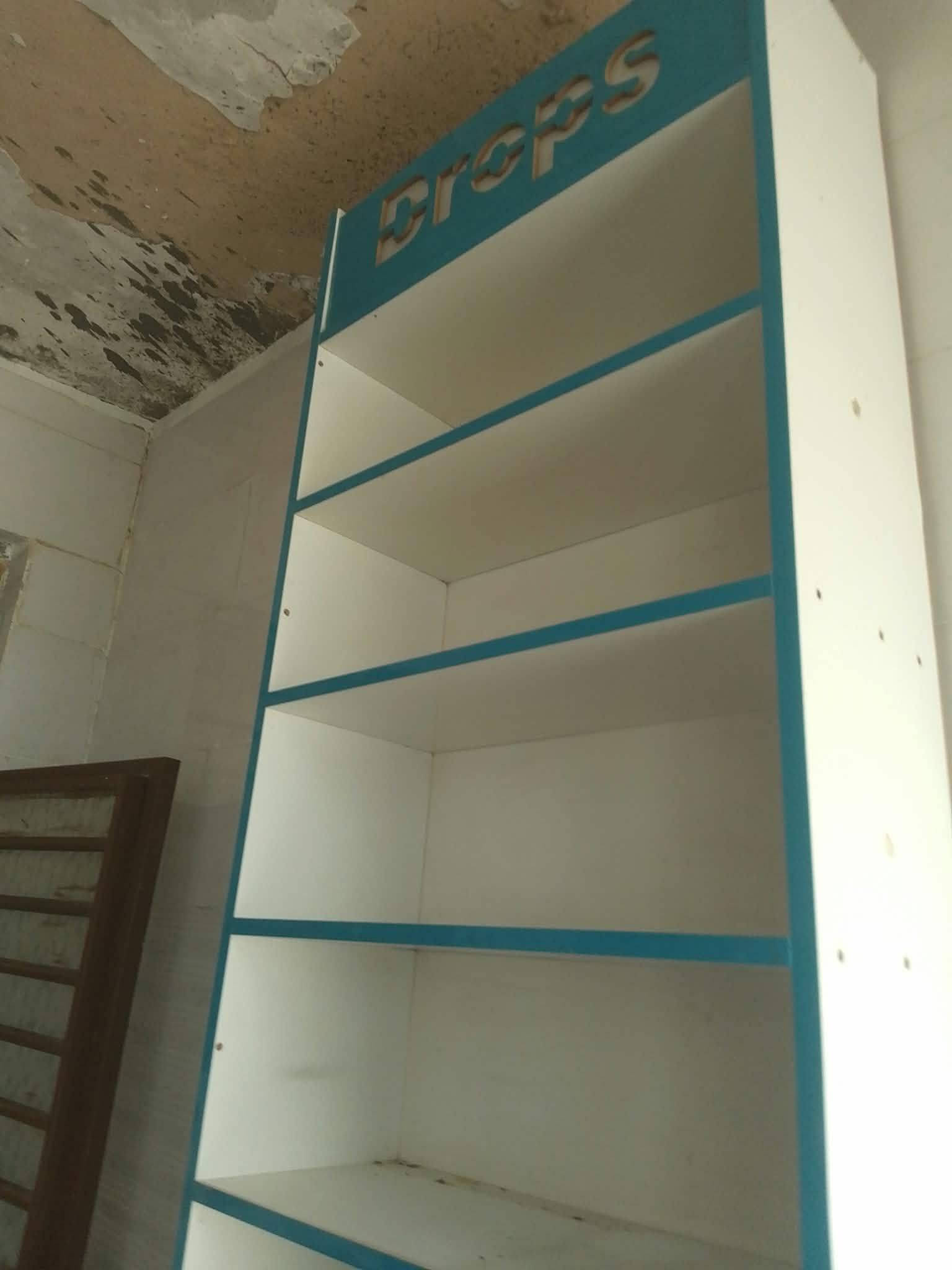 رفوف • للبيع