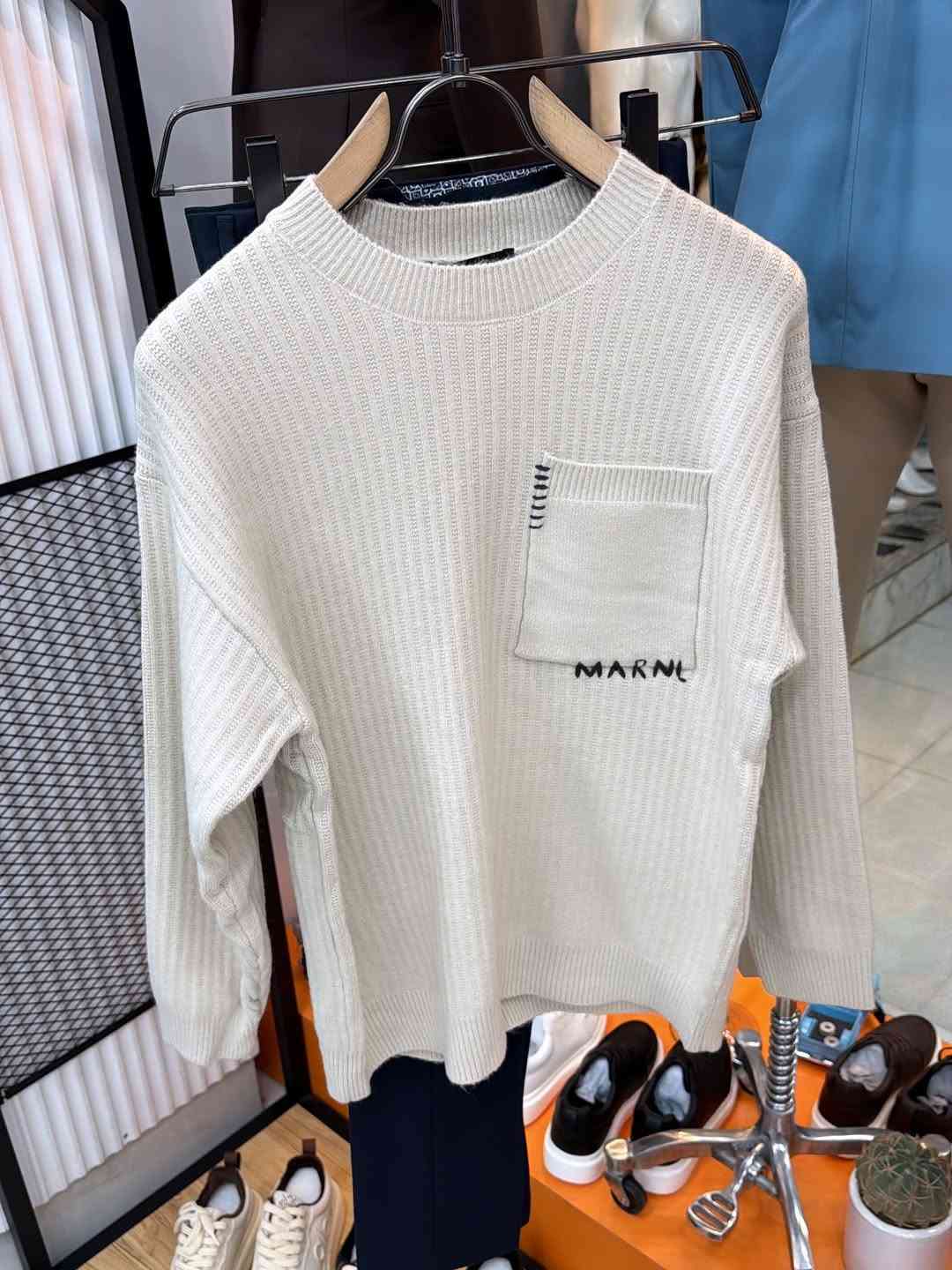 مقاسات • M-L-XL • XXL