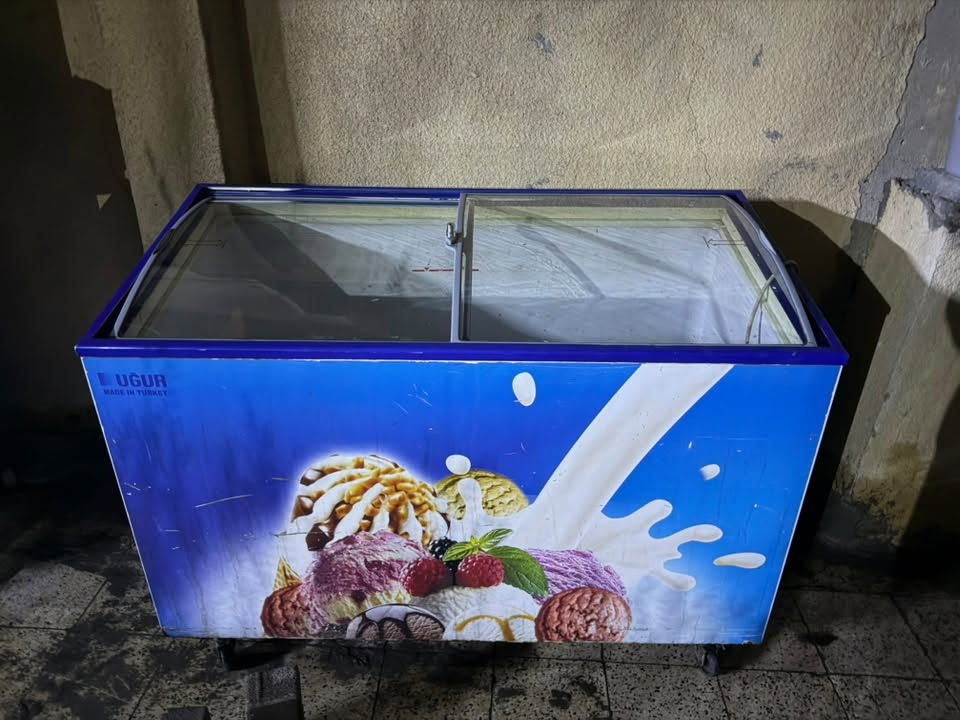 براد عارضة للبيع شغال ونضيف
سعرة 250الف وبي مجال للشراي 

للاستفسار اتصل :***********
