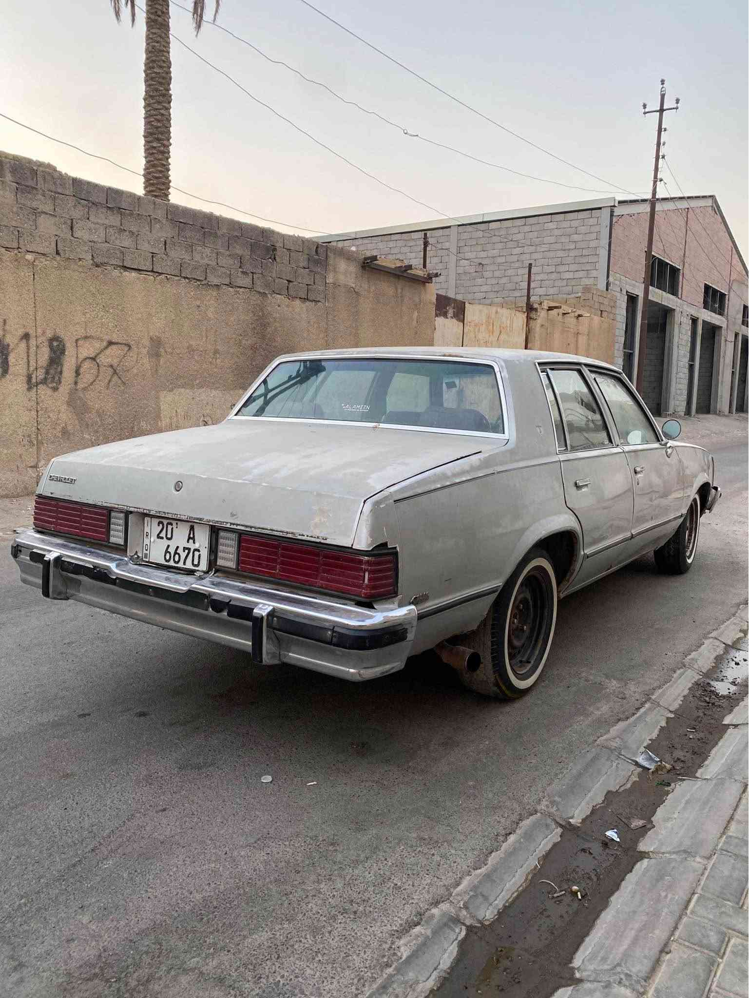 ماليبو موديل 1981 سياره كهربياتها  دواخلها نضيفه وابلاديه كامله مكينه جديده شادلها مال حاويه كير اوتماتيك تعليك نكره سلف وكامله تحويل ثاني يوم باسمي السياره هزه جديده يعني كبل عقد وتحويل رقمها  ديالى شبه مميز 
السعر ٣٨ وبيها مجال قليل مكاني بغداد بوب الشام 
*********** بغداد, العراق
