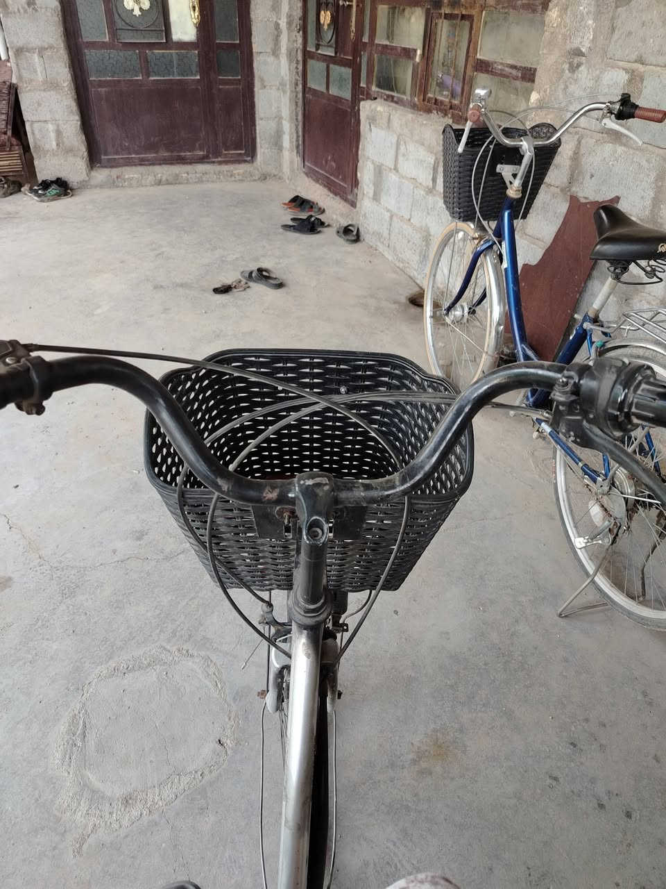 سلام عليكم بايسكل للبيع بناتي حجم ٢٦ بايسكل نوعاََ ما جديد بايسكل ما متعوب كشن جديد يدات ستيرن جديد مريح بالسياقه بايسكل خفيف وسريع ناقصه جاملغ خلفي ميكلف ٤ الاف وسيم بالويل الخلفي اكطعوه وبس ومصبوغ جزء بسيط جدا جدا جوبات جدد بايسكل متروك العنوان خاص رقم ***********
