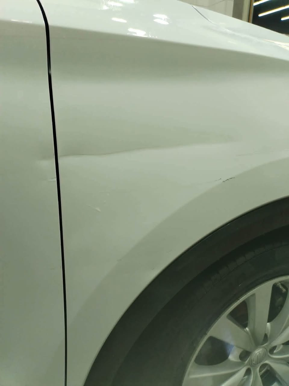 موديل 2021 
 رقم بغداد الجديد الدولي 

مواصفات السيارة
* الموديل MG ZS2021
* محرك: 1500 اقتصادي 
* اللون: ابيض 
* ناقل حركة: أوتوماتيك
*  تشغيل بصمة + دخول ذكي
* بصمة ابواب
* ستيرن جلد ( تحكم جهتين ) 
* حاكية للإتصال والرد على المكالمات
* بلوتوث + USB
* شاشة لمس كبيرة متعددة الوسائط (اندرويد اوتو + كار بلي)
* كامرة خلفية دوارة 
* حساسات خلفية 
* هاند بريك دكمة 
* نظام اوتو هولد 
* نظام نزول منحدرات
* بصمة عدد ( 2 )
* تبريد قطعتين + تدفئة 
* لايت زنون عالي + ناصي
* لدات نهاري 
* بك لايت LED
* مرايا كهرباء + اشارات بالمري 
* كشافات هالوجين
* مثبت سرعة ESP
* مانع انزلاق المكابح APS
* حساسات نظام مراقبة ضغط الإطارات TBMS
* جنوط أصلية 
* ويل كب عدد ( 5 )
* ايرباك AIR BAG عدد ( 2 )
* حاملات اكواب عدد ( 6 )
* سبير منازل من الجنطة ولا مفتوح + المعدات كاملة الأصلية غير مفتوحة

السعر المطلوب (98)
مكان السيارة بغداد / بغداد الجديدة
رقم الهاتف /***********
