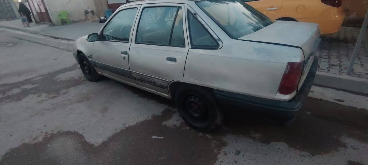 السلام عليكم اوبل كاديات موديل 1991 اوتماتيك
شغاله تخم تاير مابيها صبغ بس جراد السعر 18 وبيها مجال رقم السياره بغداد مشروع وطني محرك 1400العنوان بغداد جسر ديالى القديم***********
