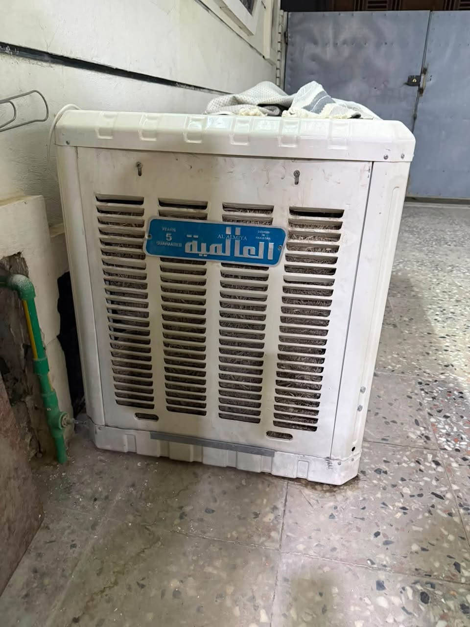 مبردات عدد 2 العالمي استخدام شي قليل مال هذا الموسم وطبلات وميز بلازمه
الميز وطبلات كبير سعر 100 
والمبردات سعر 200 
رقم لاستفسار ***********
