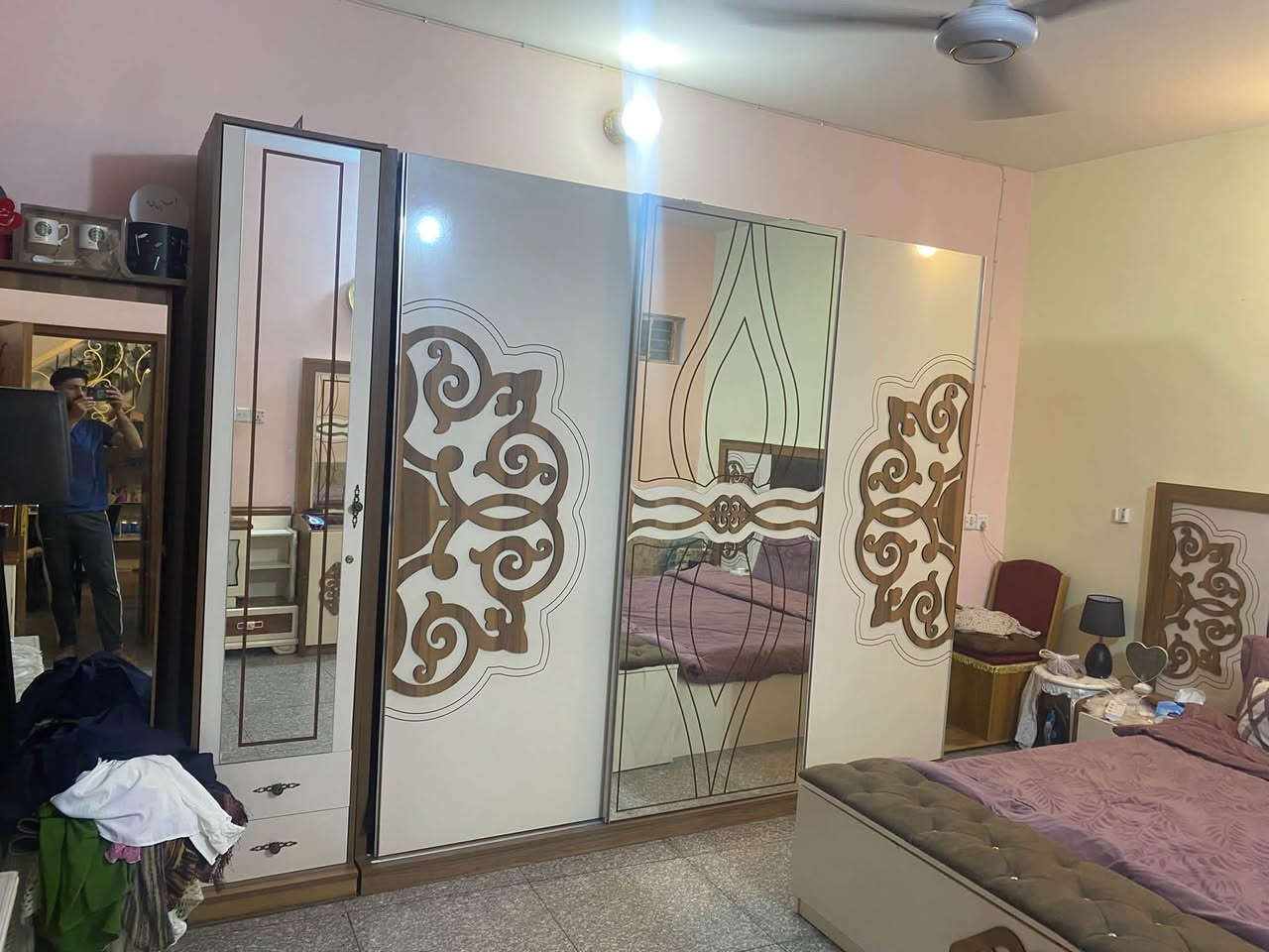 غرفه اخشاب  تكمه 8 قطع مع ميزز  بلازمه استدخدام كلش قليل مكاني بلد
سعر الغرفه  750 وبيه مجال قليل 

والميز ب١٢٥   

***********

