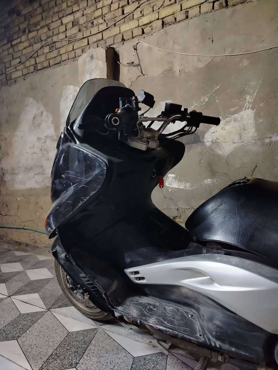 T MAX
موديل 2008 دراجه حلوه بس يرادلها ترتيب دراجه شلعه تشك الكاع كهربايات شغاله كلها سويجين كدامكم بيع او مراوس حسب القناعه ب12 ورقه وبيها مجال
***********
