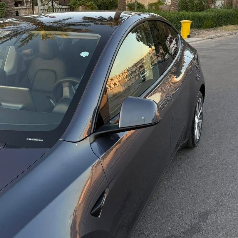 TESLA MODEL Y 
DUAL MOTOR LONG RANGE 2023
تسلا واي لونك رينج دبل ماطور 
ماشيه :73 كيلو 
كامرات 360 
اوتو بايلوت 
حساسات 360 
معروفه مواصفاته
بدون صبغ ( باب خلفي مبدل اصلي نفس اللون)

السعر 21،500$ وبيه مجال 
وبيه مجال بسيط 
***********
***********
