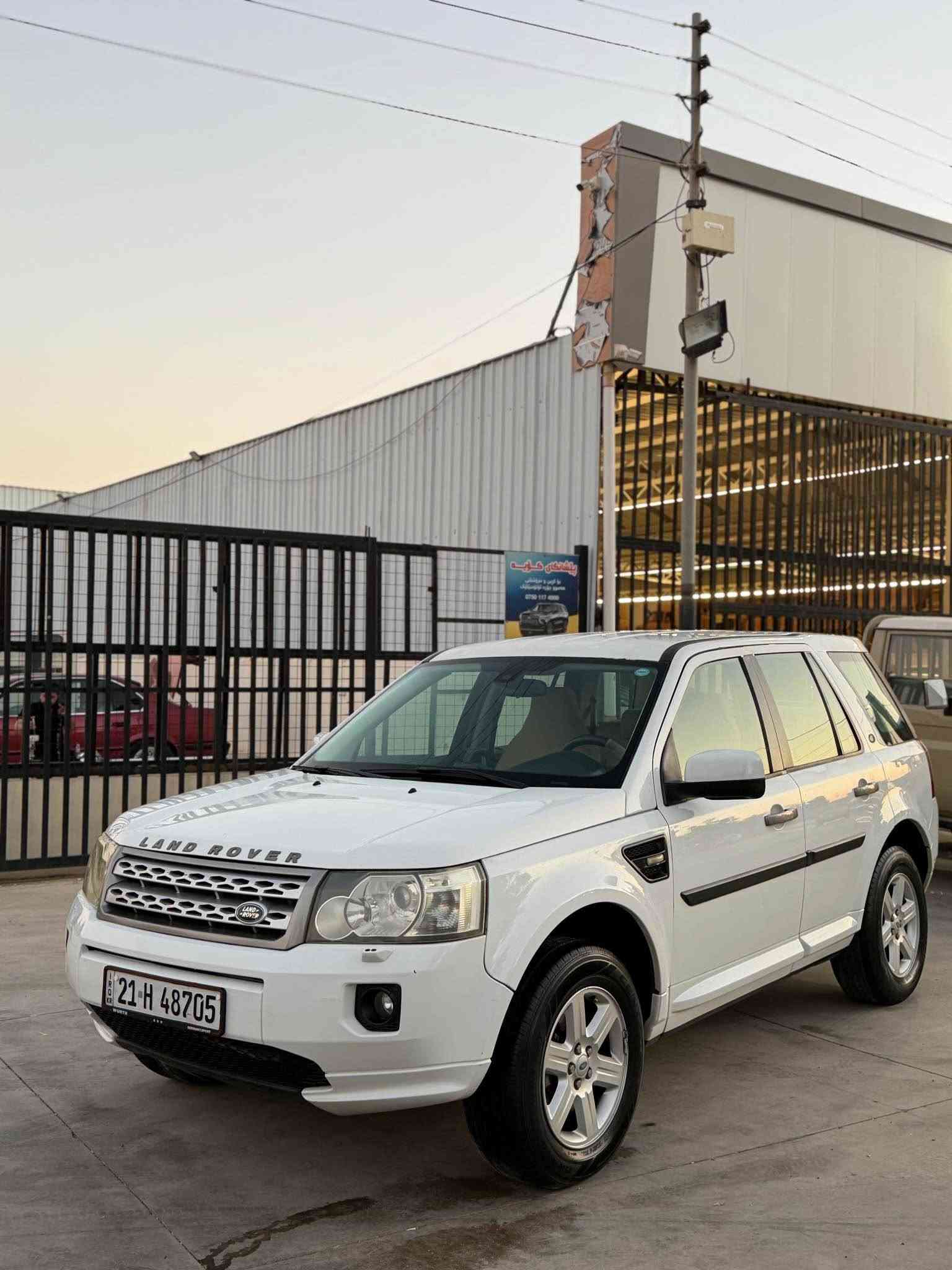 Land Rover 2012 🇬🇧🥇
رەقەم سڵێمانی سەنەوی تا٢٠٣٠مانگی ٩ نوێیە 
بێلێدران بێ بۆیاخ بەناو کردن بەشەرت 
مەکینە ٣.٢،v6 ،٢٣٠/هۆرسپاوەر 🐎
تەبڵ ئەکسل کارەبای🛘
گێر تۆماتیک و عادی ٦ گێر 
تەبرید ساردو گەرم لەگەڵ سویچ
5مۆدی ڵێ خورینی هەیە و کامیراو حاسەیە 
بەسمەیە سوکان ڤۆڵیوم aux /CD/  تەعدید سورحە
سندوق شەفتە هتد مواسافاتی زۆرە باس نا کرێ.
جوار تایە و ویلی لۆکی لەژێرە گێرو مەکینەی بەشەرت تازە سێرڤس عام کراوە یەک دنک مەسروفی تێدانیە/تکایە گەر موشتەری نیت بێزارمان مەکە بۆ ماعمەلە یان نامە بنێرە یان تەلە فۆنبۆ ژمارە مۆبایل ☎️(***********)وەتسئەپ و ڤایبەری لەسەرە، Singapore
