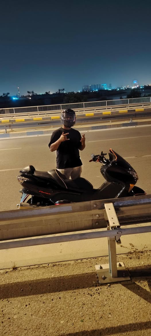 الدراجة غنية عن التعريف، جاهزة من كلشي وما تحتاج برغي واحد. شغل واطلع وين ما تحب.
هوندا ( فورزة 09 ) نازله من لرمبه بشهر الثاني.
ماشيه 15الف قليل جدآ. 

صبغ بلاد ومكفولة من أي نقص.
لون أسود كرستال. 

المحرك 250cc : بحالة الوكالة، نغمة ناعمة وعزم قوي، و أبدله دهن موتل

تخم تايرات جدد

مرايه قرش. 

ستاند حساس. 

سايد ابريك. 

صالنصه نص رياضي صوتها كلش حلو. 

كير 4 تحويلات 7 نمر. 

وياها خوذه بيها جهاز اتصال واغاني 

مي اخضر. أنت إفريز. 

اوراقها منفيس ومكاتبه مال معرض و اسويلك. مكاتبه

 سعرها ١٢ورقه.
كلشي مكفول شرط بحالة الوكالة 

*********** واتس اب 

#بلعافيه_عل_ياخذها
