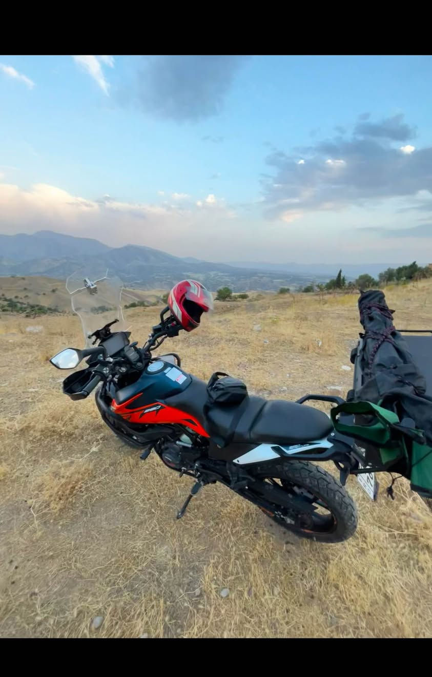 للبيع KTM 390 Adventure – موديل 2022 🏍️
***********
▪️ الممشى: 9.000 كم فقط
▪️ المحرك: 390 cc 
▪️ 6 نمر
‏▪️ ABS
‏▪️ Traction Control
▪️ شاشة TFT ملونة
‏▪️ Ride-by-Wire
‏▪️ Quickshifter+
▪️ تعليق WP
▪️ استعمال قليل وممشى قليل جدا
اضافة جامة طويلة سلايد 
(الصندوك عادي جدا مو من ضمن الدراجة)
رقم بغداد مميز 
التحويل: مباشر باسم المشتري
مكان بغداد 
💰 السعر: 6 ملاين ونص (6,500) عراقي 
📞*********** متواجد واتساب بغداد, العراق

نص مكتوب في الصور:
- Asiacell
- ١٨ LTE
- أحد، ٣٠
- ١:٣٦
- منذ ٤ د
- مرحّبًا أيها النجم المبدع!
- ضباب التركيز