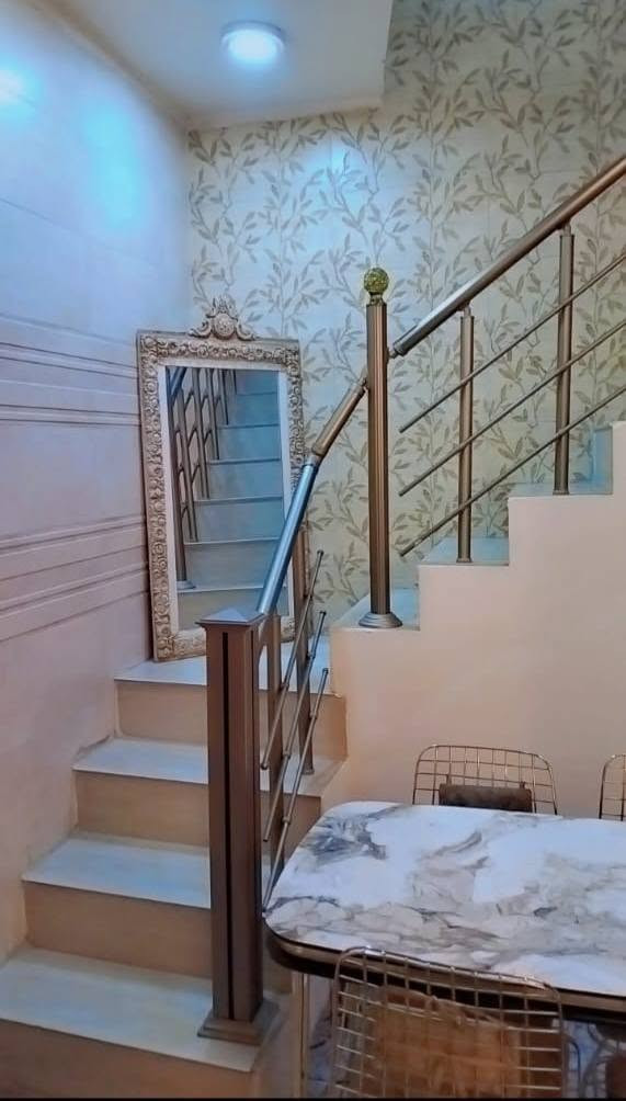 🏡🔥 بيت للبيع – 65 متر طابقين 
📍 البلديات – ضياء الحلفي – المربع الذهبي

✨ بيت نظيف ومرتب وجاهز للسكن، يتميز بجودة البناء وموقعه الهادئ والمميز.
━━━━━━━━━━━━━━
🏠 مواصفات البيت:
▪️ مساحة 65 متر – طابقين، بناء جيد ونظافة ممتازة وجاهز للسكن، شارع 12 متر وتبليط كامل.

🏙️ مميزات الموقع:
▪️ قريب جداً من الشارع العام والشارع التجاري، المدارس والأسواق وجميع الخدمات على بُعد دقائق، ضمن أفضل مواقع المربع الذهبي والشارع هادئ ومرتب.
━━━━━━━━━━━━━━
📜 سند 25 | طابو زراعي | إقرار محكمة

📞 ***********
📱 واتساب وماسنجر متوفر للتواصل والاستفسار

🏡 فرصة مميزة للسكن والاستثمار
