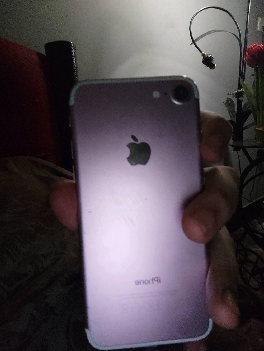 Poco f4 gt بي فطور خفيفه مبدل بطاريه اصليه256/12 
وايفون 7s مبدل بطاريه وبي فطور بالشاشه 128/8
ممكن توضحلنا الموديل بالضبط للآيفون، تقصد iPhone 7 لو 7 Plus لو شنو؟ لأن مكتوب 7s وما هو شائع، حتى يكون الإعلان واضح للمشترين.: 
iphone 7s 
وين موقعك/المحافظة؟ وإذا تريد تبيعهن سوا لو كل جهاز وحده هم تكدر تذكر هالشي.: 
بغداد اعظميه 
بالنسبة للـ Poco F4 GT: الفطور الخفيفة بس بالظهر لو بالشاشة هم؟ والكاميرات، السماعات، المايك، والبصمة شغالين زين لو بيهن أي مشكلة؟: 
مابيهن أي مشكلة 
البطارية المبدلة أصلية 100% لو تجارية/مستعملة؟ وهل عدكم شاحن أو ملحقات ويا الأجهزة لو بس جهاز؟: 
اصليه
بالنسبة للأسعار: شكد تريد لكل جهاز بشكل منفصل، وهل تقبل بالمساومة لو تريد بيع نهائي؟: 
اريد مراوس وثنينهم 200