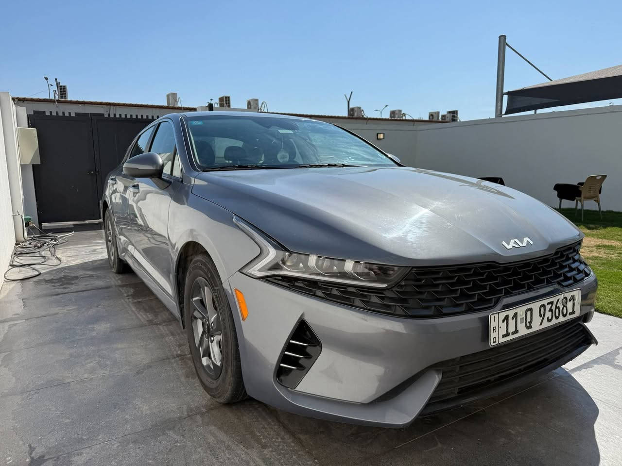 السلام عليكم
 نوعKia k5 2023 LXS
السيارة ماشية90الف كيلو 
اللون رمادي غامق لامع
السعر المطلوب 139 ورقة وبيها مجال للمشتري

✅المواصفات 
✅محرك 1.6T جدا نضيف
✅كير اوتوماتيك 8 سرعات 
✅رادار امامي خلفي
✅مستشعر وقوف
✅كامره خلفية
✅اوتو هولد دكمه
✅سايد بريك دكمه 
✅وضع قادرة
✅مثبت سرعة
✅بصمة تشغيل عن بعد وفتح الصندوق
✅ابل كاربلي
✅اندرويد اوتو
✅شاشة وسطية وشاشة قرائة للسايق
✅حساس ضغط الاطار
✅مصابيح أمامية لد مع الضوء العالي التلقائي
✅مراقبة النقطه العمياء
✅تبريد امامي فقط 

السيارة جدا حلوه ونضيفه وخاصه الكير والمحرك كلش نشطات وامداريها بالبانزين المحسن والدهن

للتواصب واتساب ***********

