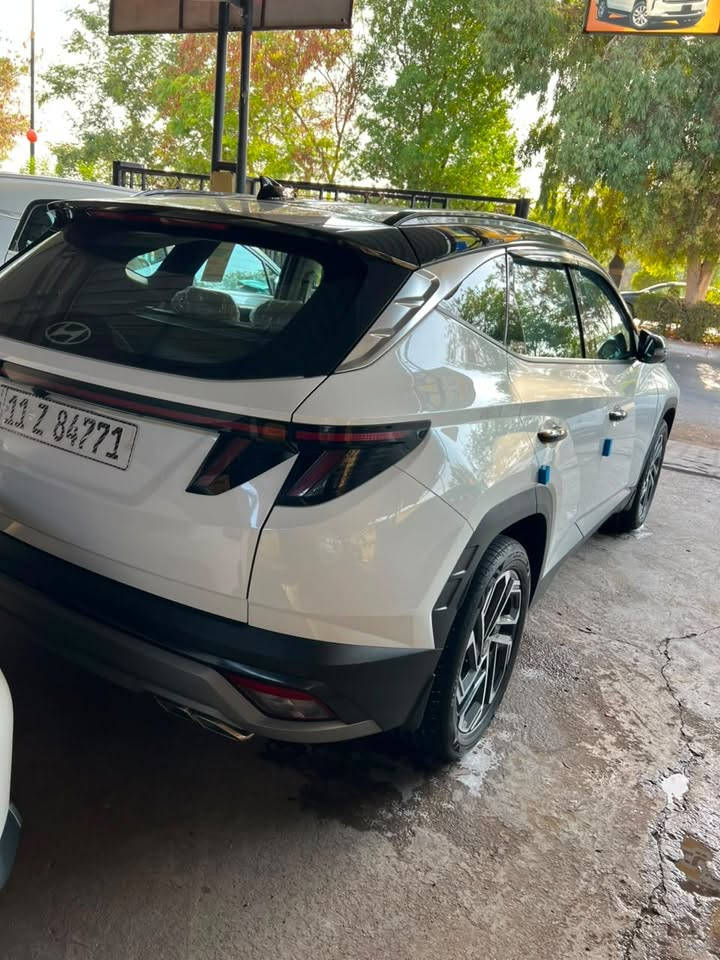 🚗 للبيع: هونداي توسان 2025 – بحالة الوكالة شبه جديدة! 🚗
فرصة لا تُعوّض لاقتناء إحدى أكثر السيارات مرغوبية وعملية، بنظافة الوكالة واستخدام حشيم جداً!
📌 تفاصيل السيارة:
 الموديل: 2025
 العداد (الممشى): 11,000 كم فقط (قيد الاستخدام البسيط)
 الحالة: ماكينة، وقير على الشرط (بحالة الوكالة) بدون اي ملاحظات
✨ أبرز المواصفات:
 المحرك: 4 سلندر بـ أداء اقتصادي وقوي
 الشاشة: شاشة معلومات وترفيه تعمل باللمس وتدعم Apple CarPlay و Android Auto
 الكاميرا: كاميرا خلفية دوارة مع حساسات للمساعدة في الوقوف
 التحكم: عجلة قيادة متعددة الوظائف (تحكم بالصوت والأوامر)
 أنظمة القيادة: اختيار وضعيات القيادة (Drive Mode)
 الأمان: نظام منع انغلاق المكابح (ABS)
 التصميم: إضاءة LED نهارية وتصميم عصري وجذاب
 المكيف: خافي وممتاز جداً مع فتحات تكييف خلفية
📝 ملاحظات
 السيارة تحت الضمان
 صيانة منتظمة
 الداخلية والخارجية بحالة ممتازة جداً ولا تحتاج أي مصاريف
📞 للتواصل والاستفسار (واتساب أو اتصال): [***********]
📍 الموقع: [ديالى] رقم بغداد مشروع وطني
💰 السعر المطلوب: [230$] مع المجال البسيط
