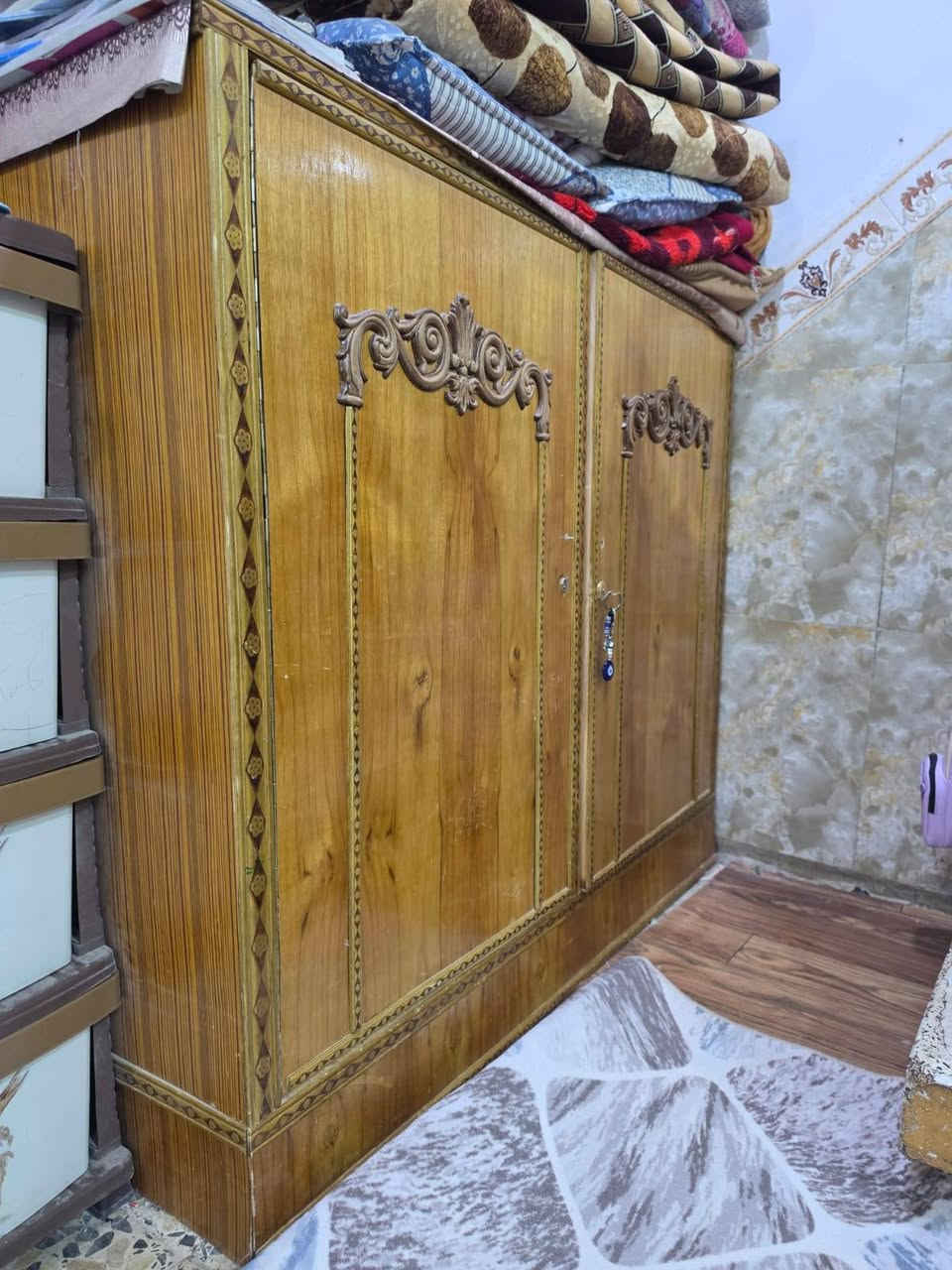 البوفيه ام البابين ب75 وثانيه ب100
