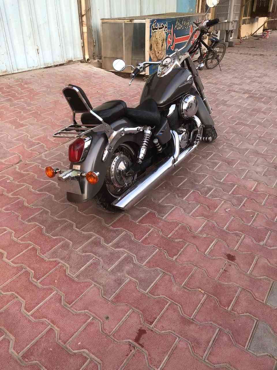 السلام عليكم  
Honda Shadow 400cc
الدراجه جديده بمعنى الكلمه من دون اي نقص
جلخ واير واحد متلگه بيها . 
/ ستيرن راس الثور بلادي 
/تايرات جدد امامي خلفي 
/ مكينه وگير كفاله برغي ممفتوح بيها 
مكانها كربلاء طويريج 
سعرها 18 ورقه قفل  
متواجد فيس وعلرقم ***********
