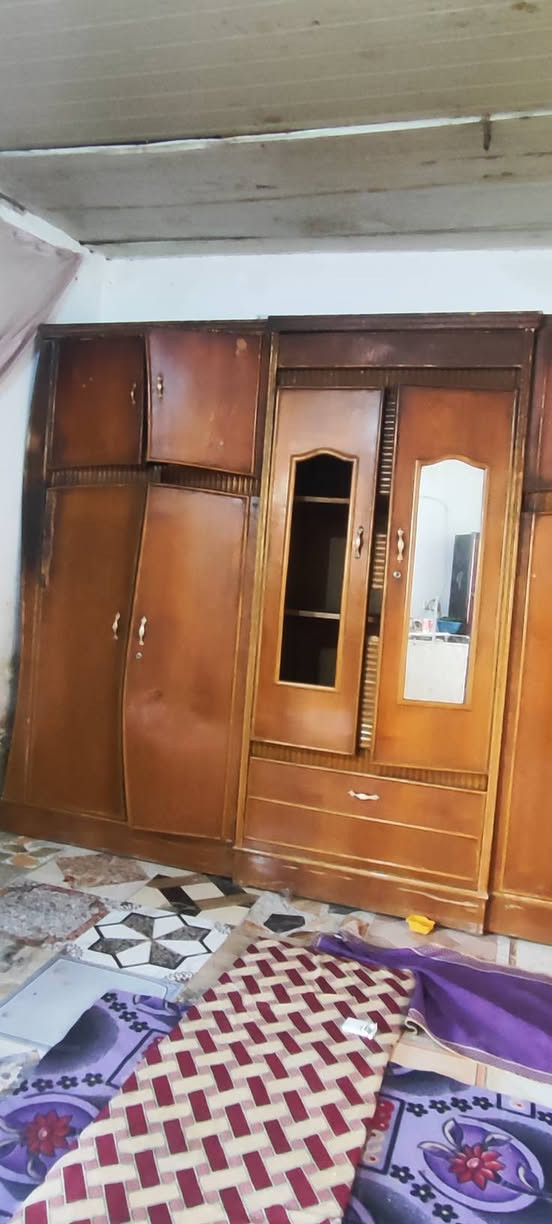 غرفه عله ضررهه ابيعهه السعر 300
