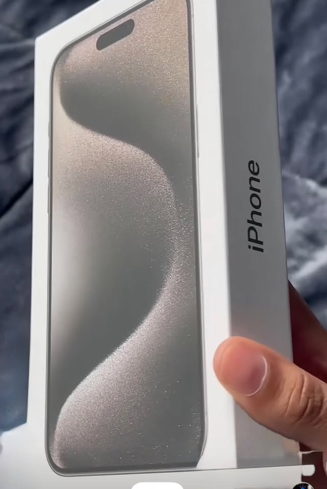 🔥 للبيع | iPhone 15 Pro Max 🔥
📱 iPhone 15 Pro Max
✨ اللون: Titanium
💾 الذاكرة: 256GB
🔋 نسبة البطارية: 100%
🔄 عدد دورات البطارية: 50 دورة فقط
🔧 البطارية مستبدلة وحالتها جيدة جداً
📲 Dual SIM — يدعم شريحتين
✨ نظافة الجهاز: 98%
✅ الجهاز نظيف جداً، مرتب، وحالته ممتازة
📦 متوفر مع الكارتون

💰 السعر: 935,000 دينار عراقي
🤝 بيه مجال للجادين

📲 للاستفسار والتواصل واتساب:
***********
💬 واتساب فقط

⚡ جهاز مرتب ونظيف، والبطارية 100% مع 50 دورة فقط — فرصة حلوة للجادين.
