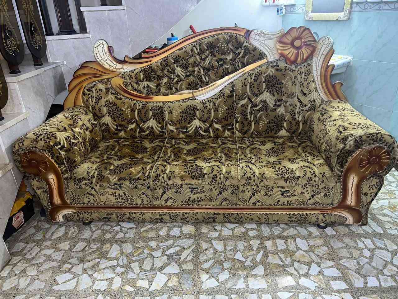 للبيع تخم قنفات
يتكون من 2 قنفات كبيرة و 4 كراسي
خشب مزخرف وتصميم أنيق مناسب لغرفة استقبال
الطقم بحالة جيدة و موضح بالصور
للاستفسار مراسلة الواتساب
***********
