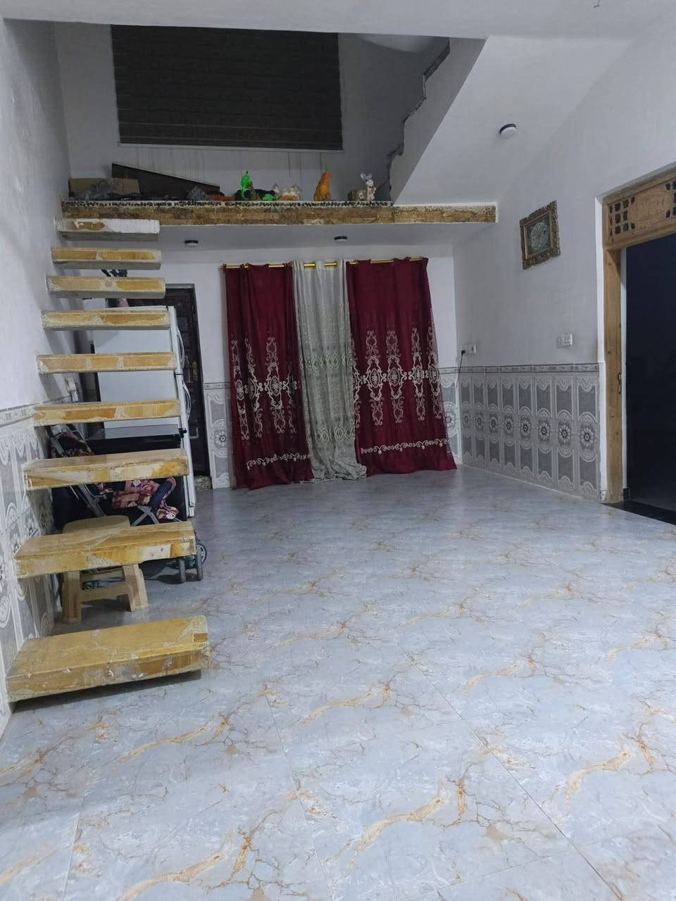 السلام عليكم بيت للبيع مساحه 150 الواجهة 10والنزال 15 عنوان ديوانيه سنيه سياحي قرب سكه قطار مجمع توحيد عكاده يتكون من 4غرف نوم واستقبال ومطبخ وصاله صحيات داخليه وخارجه بناء حديث السعر 70وبي مجال قليل ومرقم بل بلديه للاستفسار الاتصال على الرقم *********** //***********
