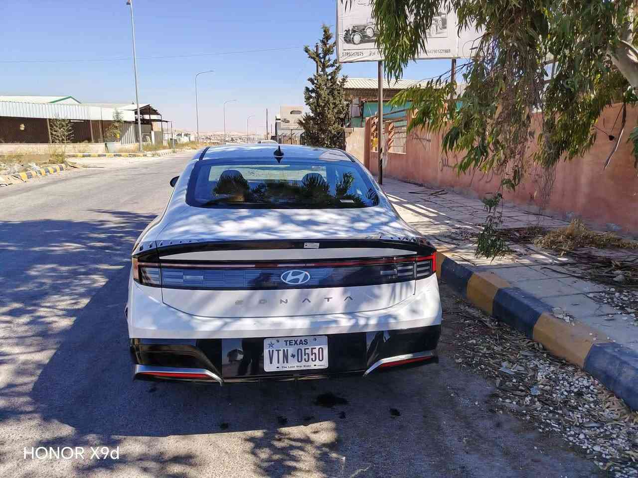 السلام عليكم 
سوناتا 2025 فئة SEL 
محرك 2500 CC / بصمة تشغيل وابواب / رادار امامي وخلفي وجوانب عداد المسافة 40800 مايل / السيارة ضررها موضح بلصور ضرر امريركا اطلاقات نارية بلبنيد والقمارة بدون اي ضرر ميكانيكي او كهربائي وبيها صبغ من اميركا باب خلفية يمين ونص الجاملغ الخلفي وموضح بتحديد قلم الماجك السعر النهائي في المنطقه الحرة الاردنية   130 $ للاستفسار ***********

نص مكتوب في الصور:
- HONOR X9d