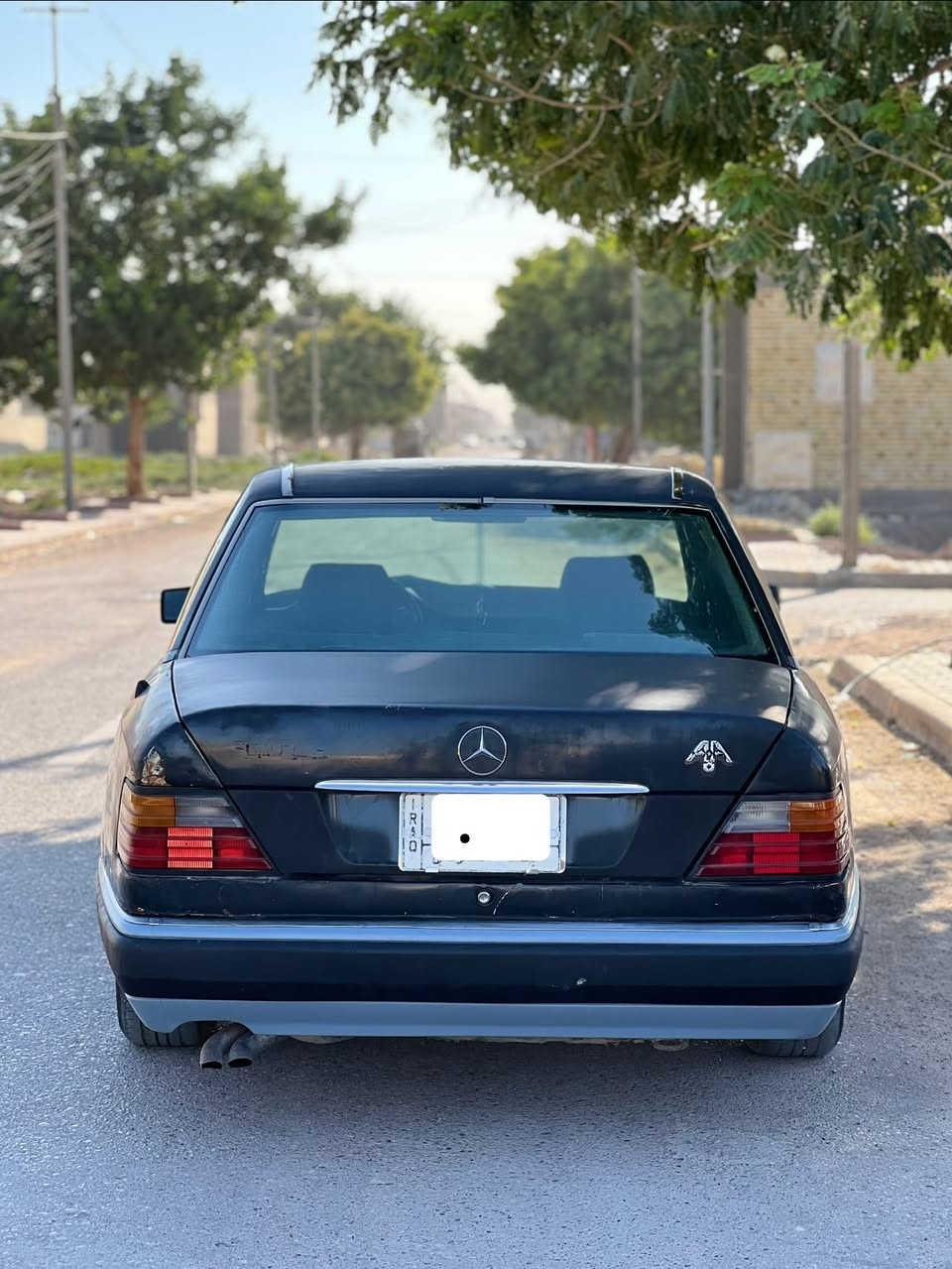 السلام عليكم 
مارسيدس دب 300
موديل1991
محرك بطه 2500 لا صرف ولا تبخير
تبريد شغال 
اربع جام كهرباء
ستيرن كهرباء 
لايت زنون 
قواعد الدبل الاماميه بلاديه 
فقط قاعده الوي الخلفيه صفحه السايق معمره
صبغها بلادي بس بيها جراد وضربه بلحوض الخلفي 
رقم بغداد مشروع وطني بسمي سنويتها ساقطه
السعر 50 وبيها مجال
مكانها بغداد 
***********
