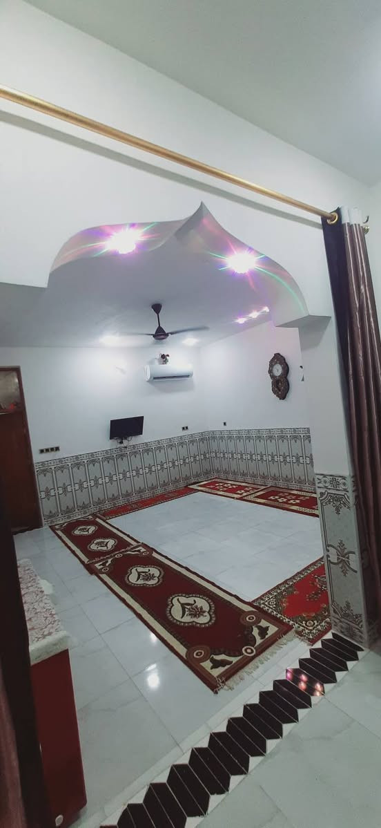 دار سكن للبيع مساحه 200م حي الحكيم نزلت التمايمه 
يبعد عن الشارع 250م
🔷 وجها عله ساحه ركن وشارعه  20 بناء حديث طابوك وسكف صب 
🔷 يتكون من غرفتين وصاله ومطبخ واستقبال وطرمه وصحيات داخليه وخارجيه طابو زراعي 25 ومرقم من بلديه 
السعر والاستفسار على الرقم
***********
