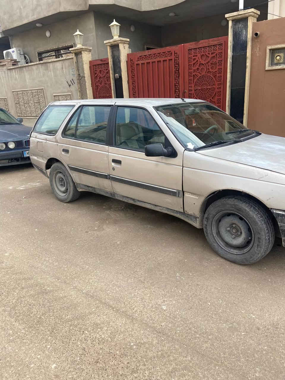 بيجو ستيشن 405 موديل 1993
كير محرك شرط
رقم نينوئ انكليزي مسطرة سنوية 2029
سيارة باسمي اني الشرعي
زوج تايرات جدد وايرمنية كلها شغالة السعر 25 وبيها مجال
