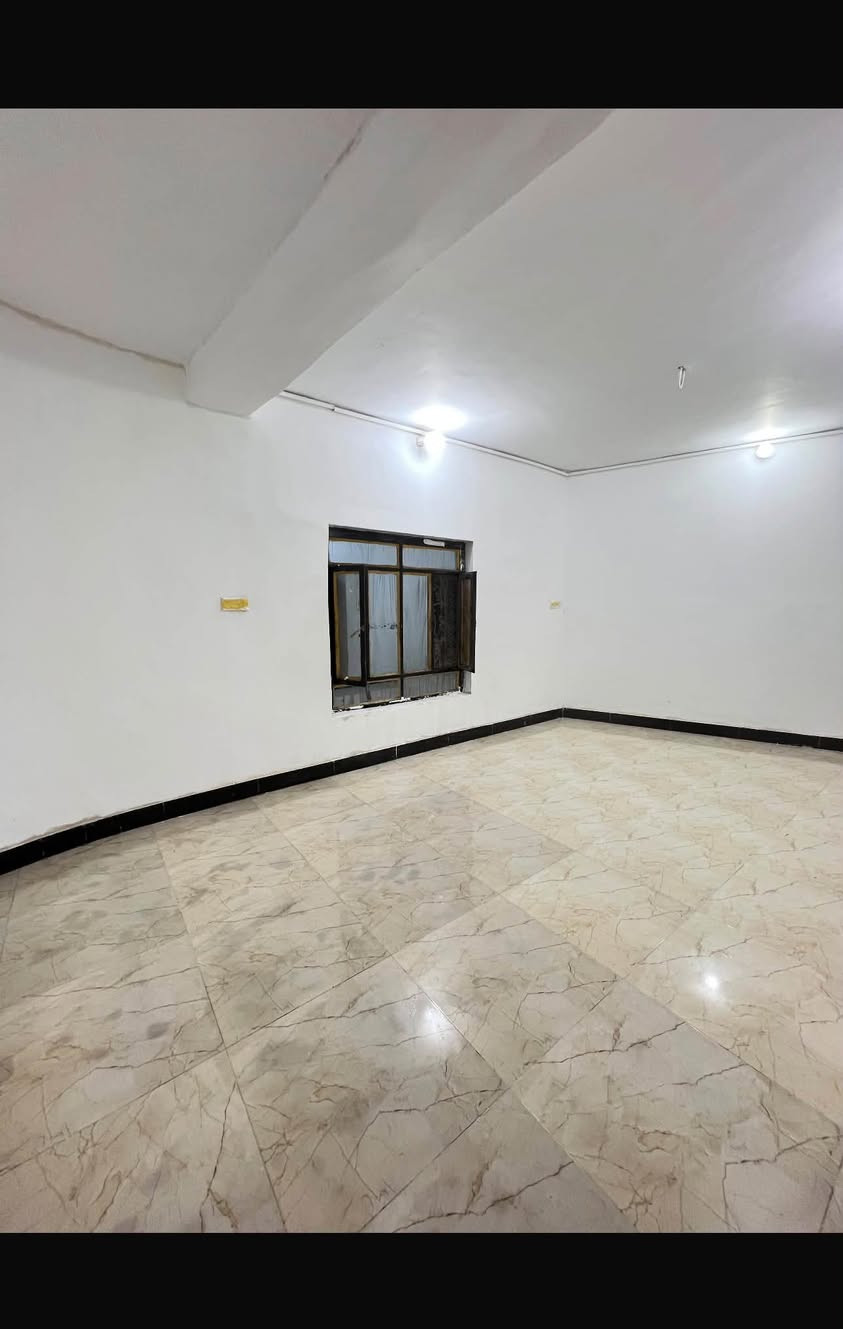الطويسة قرب الجسر الاحم • طابق أول • ٢ غرف