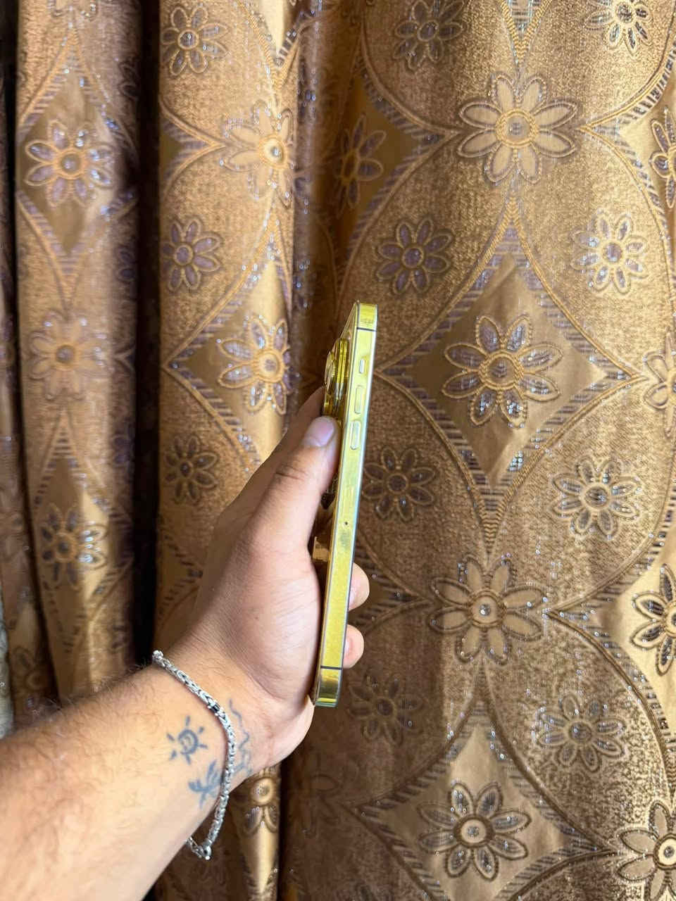 ايفون 14 برو ماكس طلاء ذهب الجهاز مكفول من كلشي عربي شرق اوسط بطاريه 84 دبل خط مو عادي بيع سريع عندي ضرف مكاني بغداد حي الاعلام شارع البداله 
السعر 950 وبي مجال 
***********
