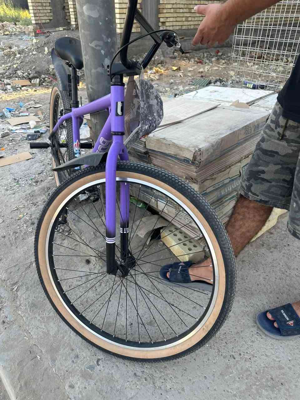 السلام عليكم 

بايسكل BMX حركات حجم 29 نضافه ١٠٠٪؜ البايسكل المنيوم بلكامل وزنه خفيف جداً
السعر ١٨٠ وبي مجال حك الجيه 
مكاني بغداد الثعالبه شارع شركه حمورابي 
للتواصل اتصل عَ رقم *********** ارد فقط واتساب
