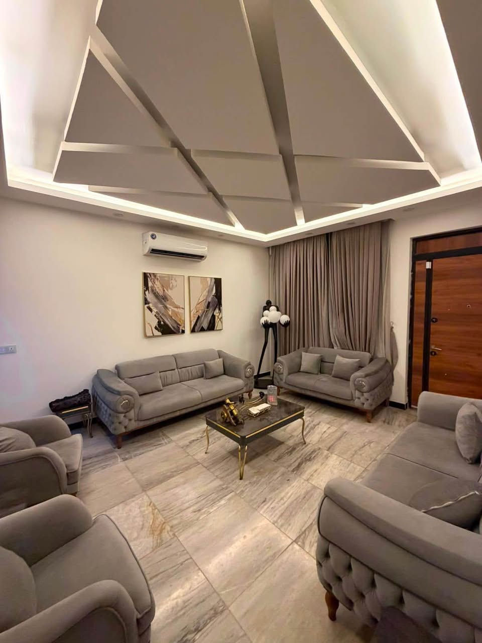 �✨ للإيجار في السيدية – بيت راقي ومميز ✨🏡
🌟 بيت بمساحة 150م
🛏️ يتكون من:
✅ 4 غرف نوم
✅ صالة واسعة
✅ مطبخ مرتب
✅ خدمات متكاملة

🔥 مؤثث بالكامل (أثاث زيرو)
⚡ كهرباء مجانية
☀️ منظومة طاقة شمسية
🏠 البيت جديد ونظيف
🎙️ نظام أليكسا للتحكم بالصوت

💰 السعر: 2,500,000 دينار فقط

📞 للاستفسار والحجز:
مكتب حلم عقاري للوساطة العقاريه

***********

✨ راحتك تبدأ من هنا… بيتك الذكي بانتظارك
